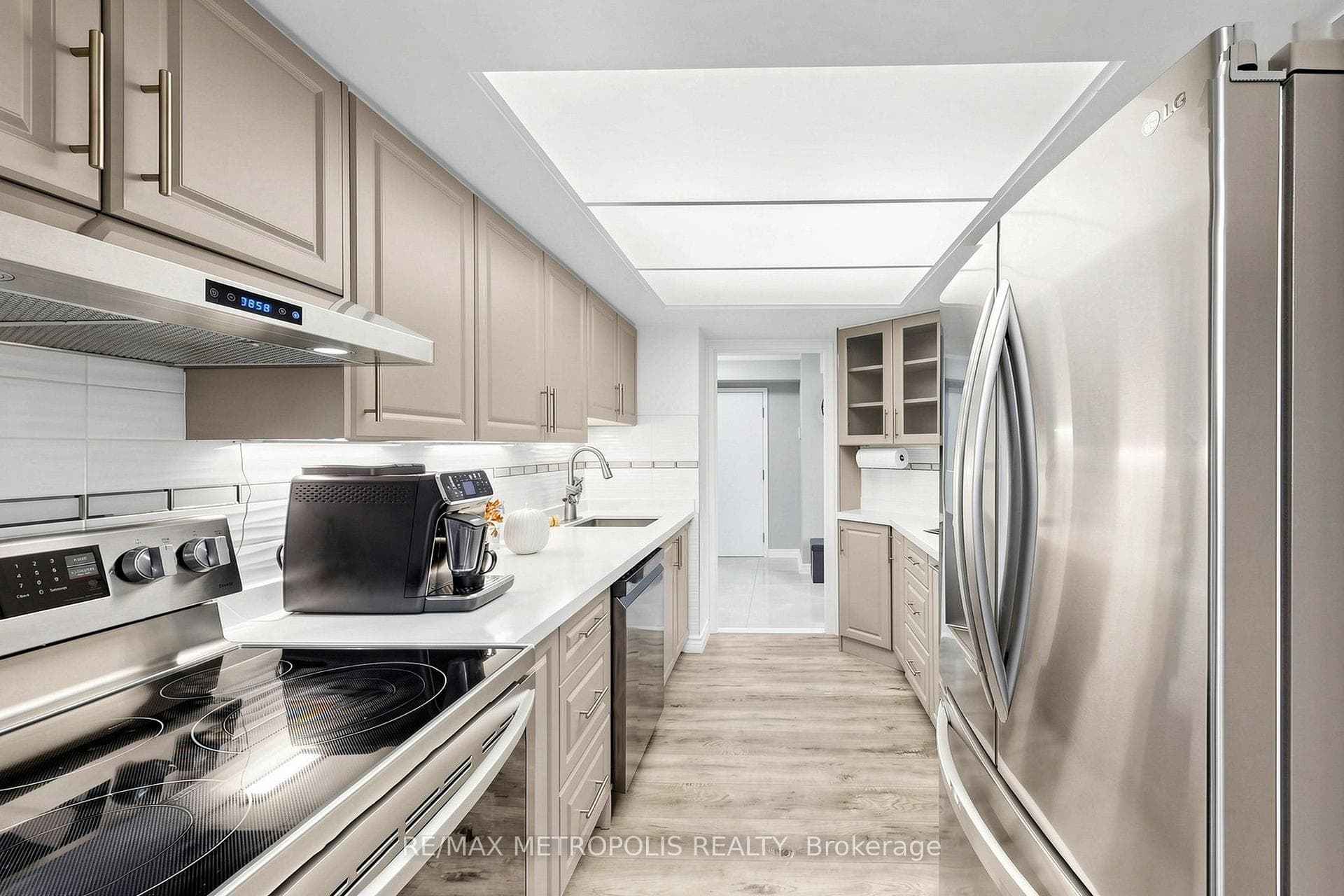 1111 Bough Beeches Boulevard 207, Mississauga, ON L4W 4N1, Mississauga, ON — photo 17 of 49