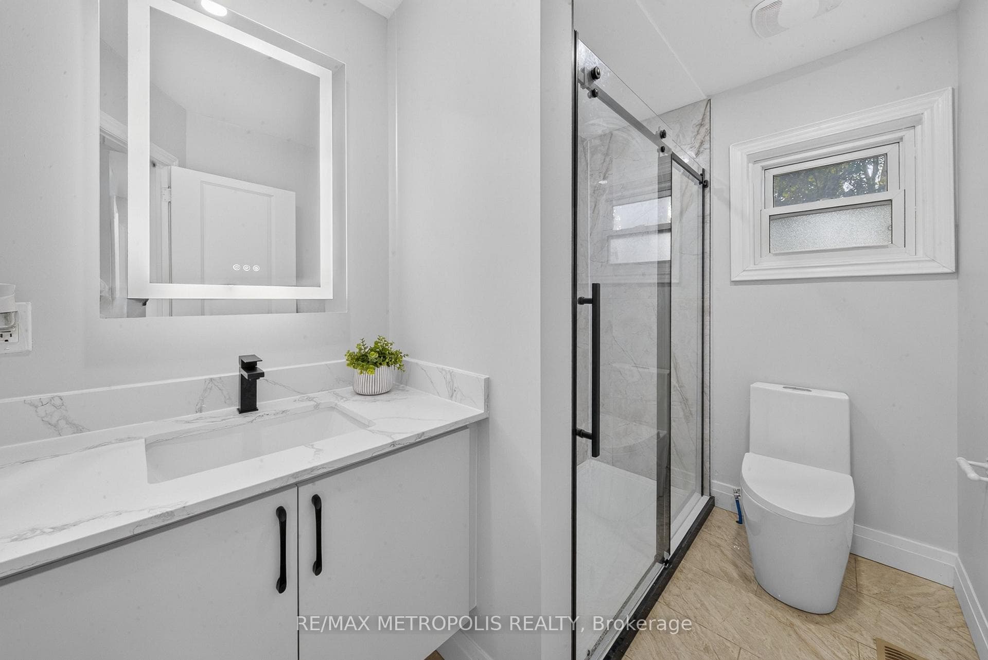 208 Palmerston Avenue, Whitby, ON L1N 3E7, Whitby, ON — photo 11 of 18