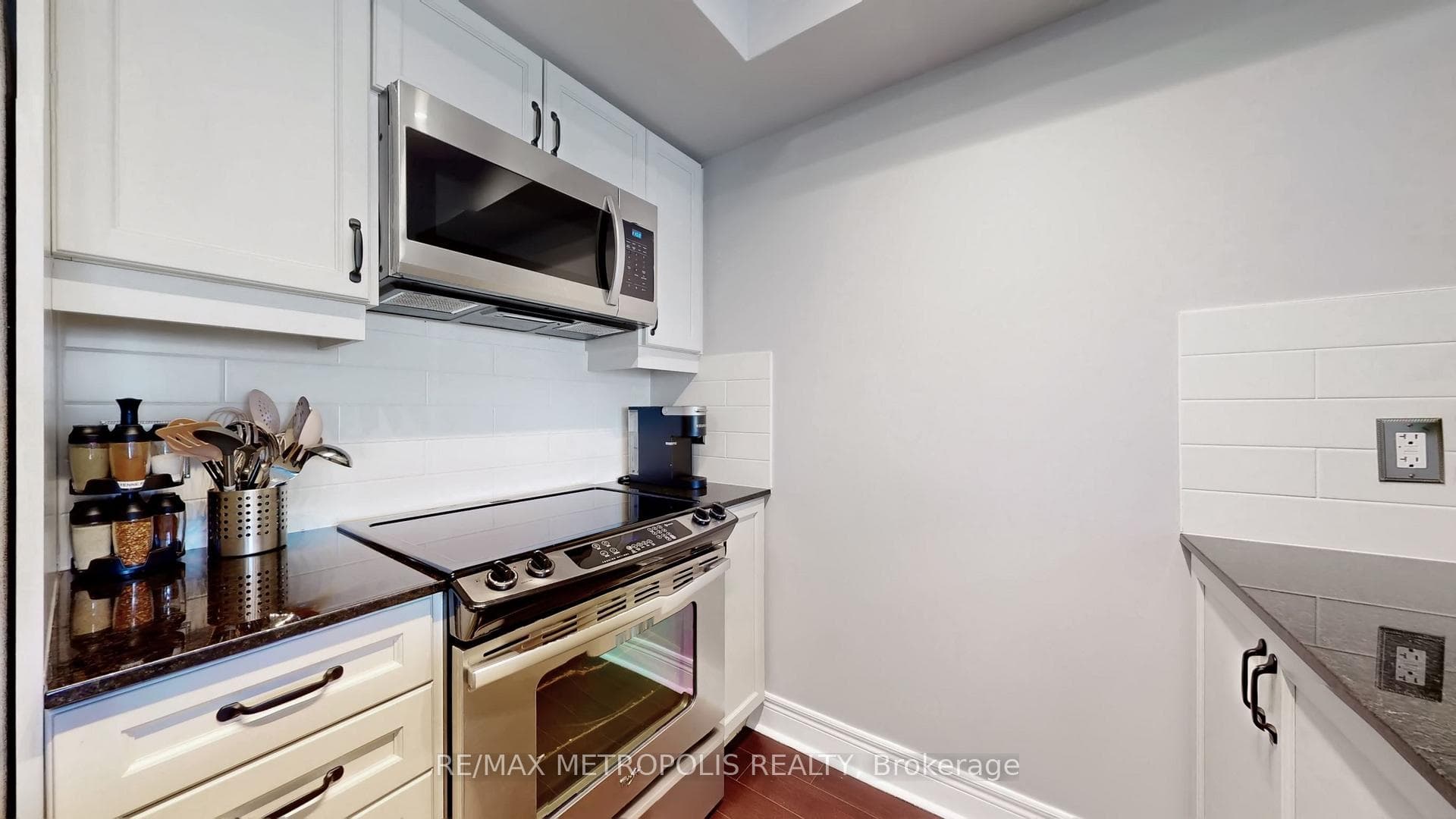 701 Sheppard Avenue W 228, Toronto, ON M3H 0B2, Toronto C06, ON — photo 13 of 45