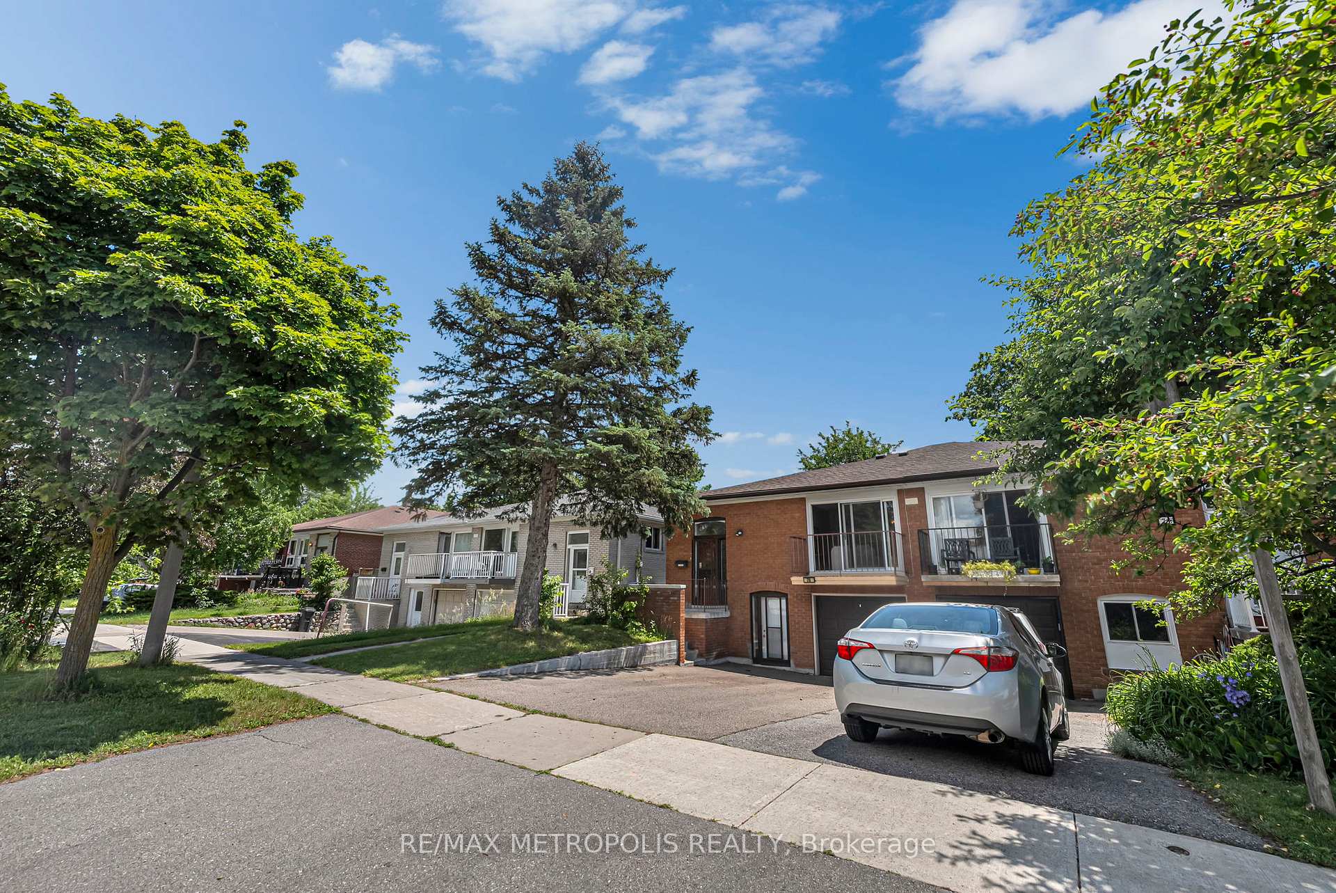 76 Harrington Crescent, Toronto C15, ON M2M 2Y5, Toronto C15, ON — photo 1 of 50
