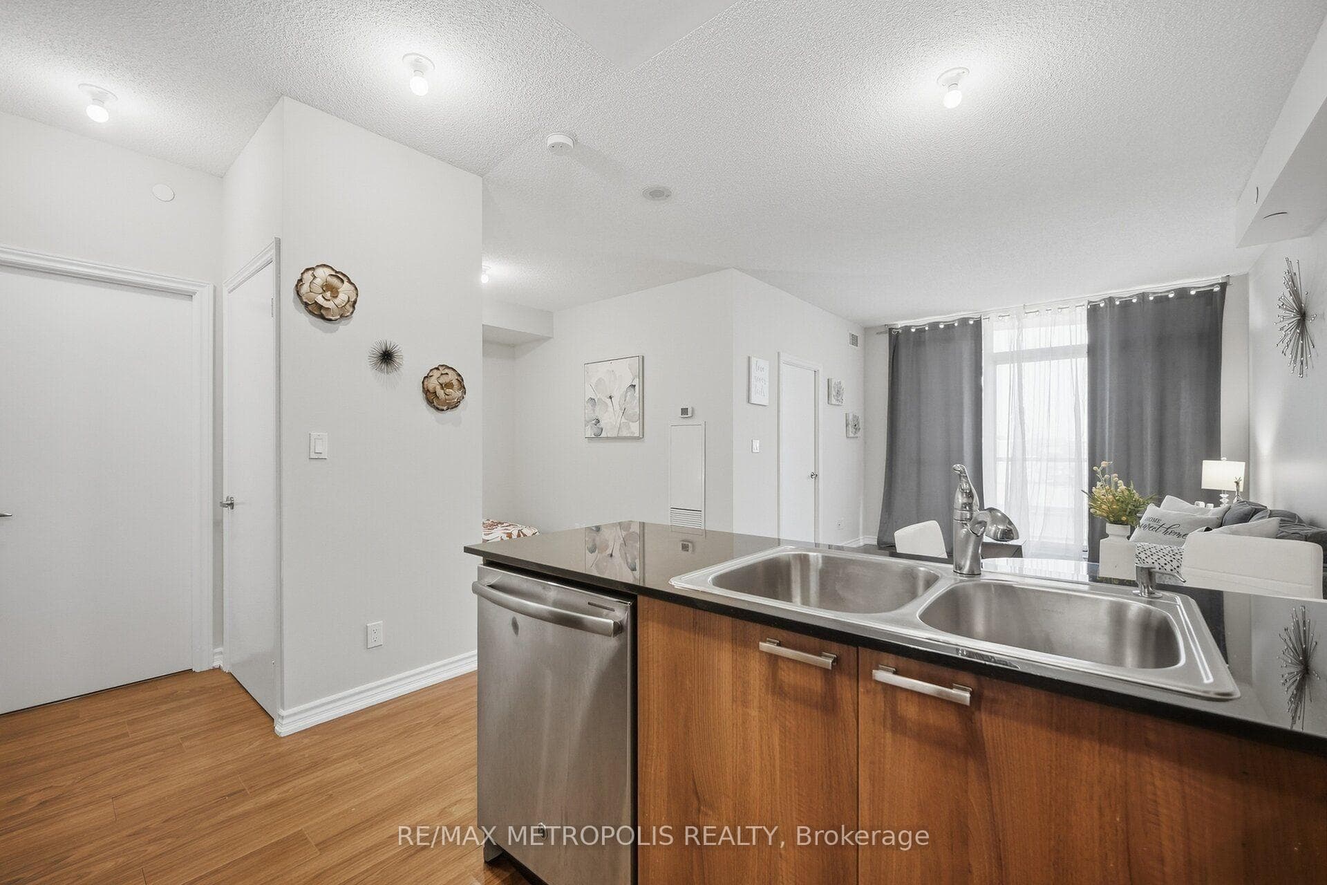 1328 Birchmount Road 306, Toronto, ON M1R 0B6, Toronto E04, ON — photo 10 of 32
