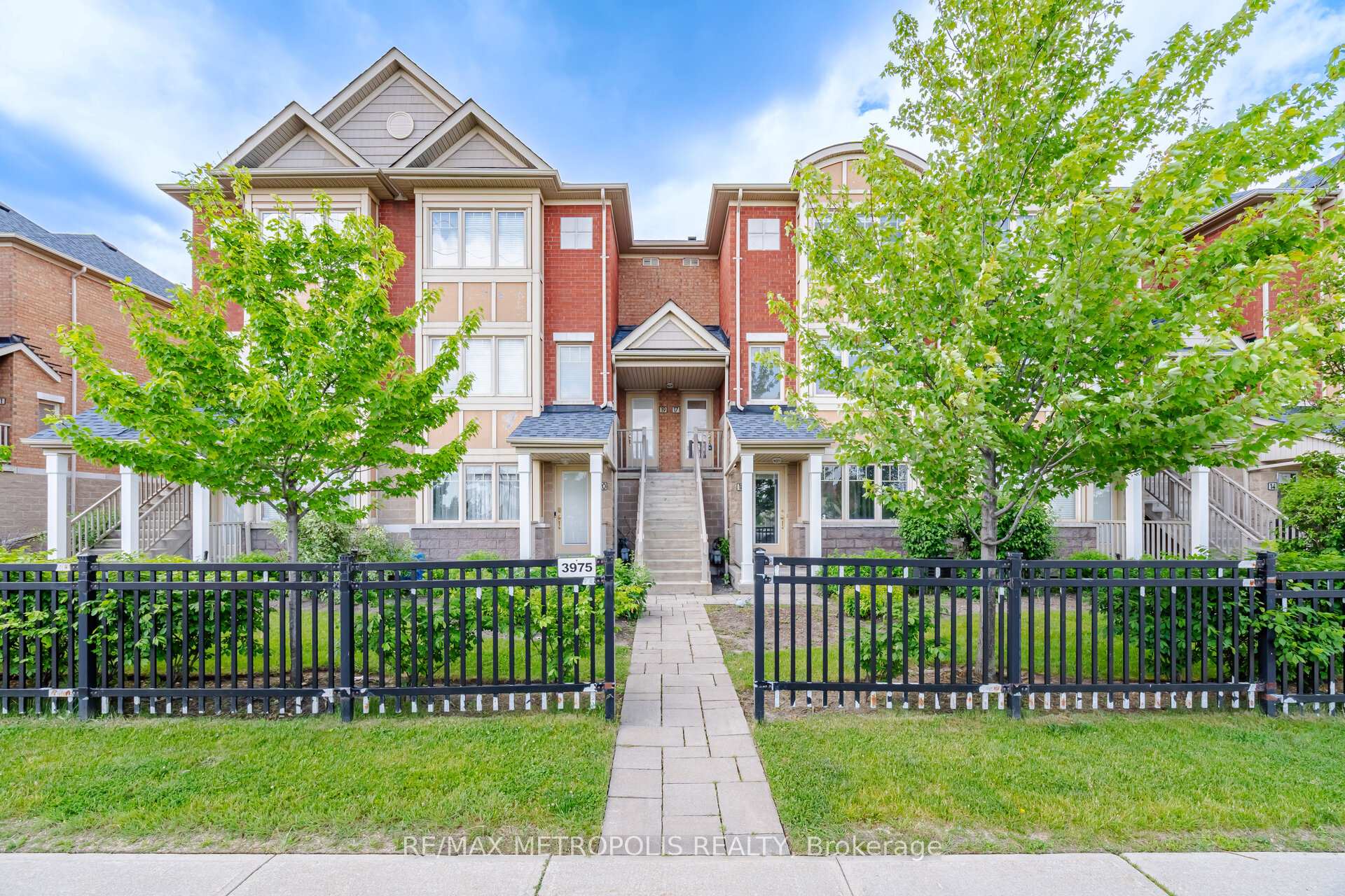 3975 Eglinton Avenue W 17, Mississauga, ON L5M 0E7, Mississauga, ON — photo 1 of 49