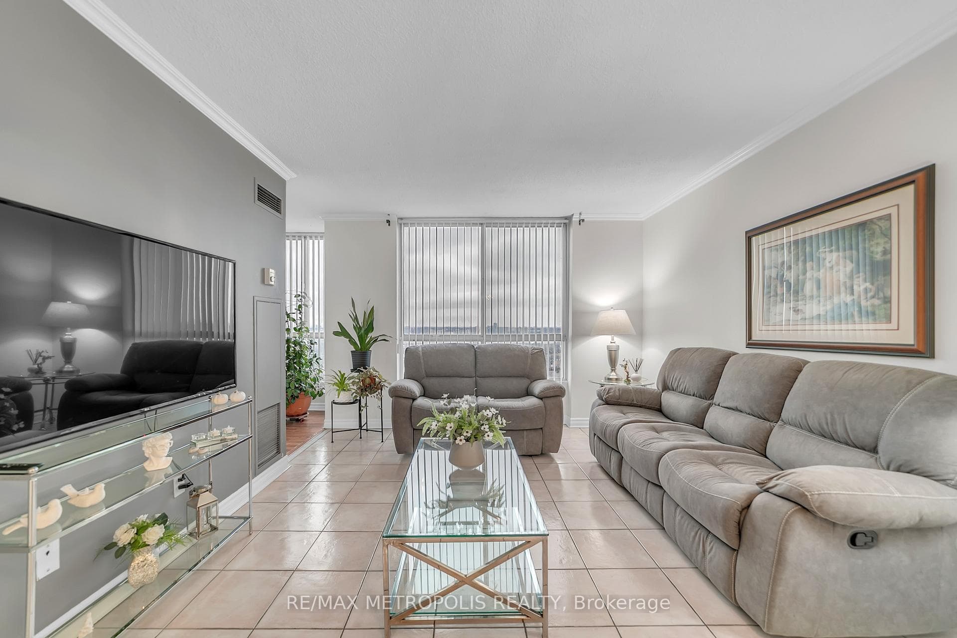 2470 Eglinton Avenue W 1604, Toronto W04, ON M6M 5E7, Toronto W04, ON — photo 2 of 26