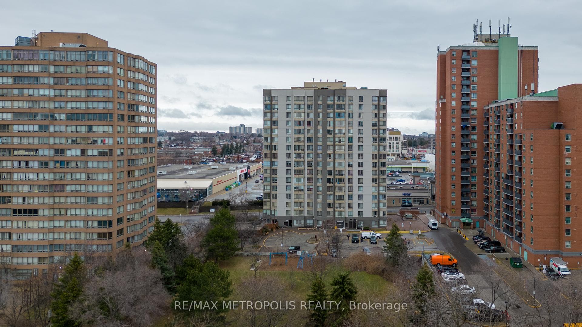 2470 Eglinton Avenue W 1604, Toronto W04, ON M6M 5E7, Toronto W04, ON — photo 20 of 26