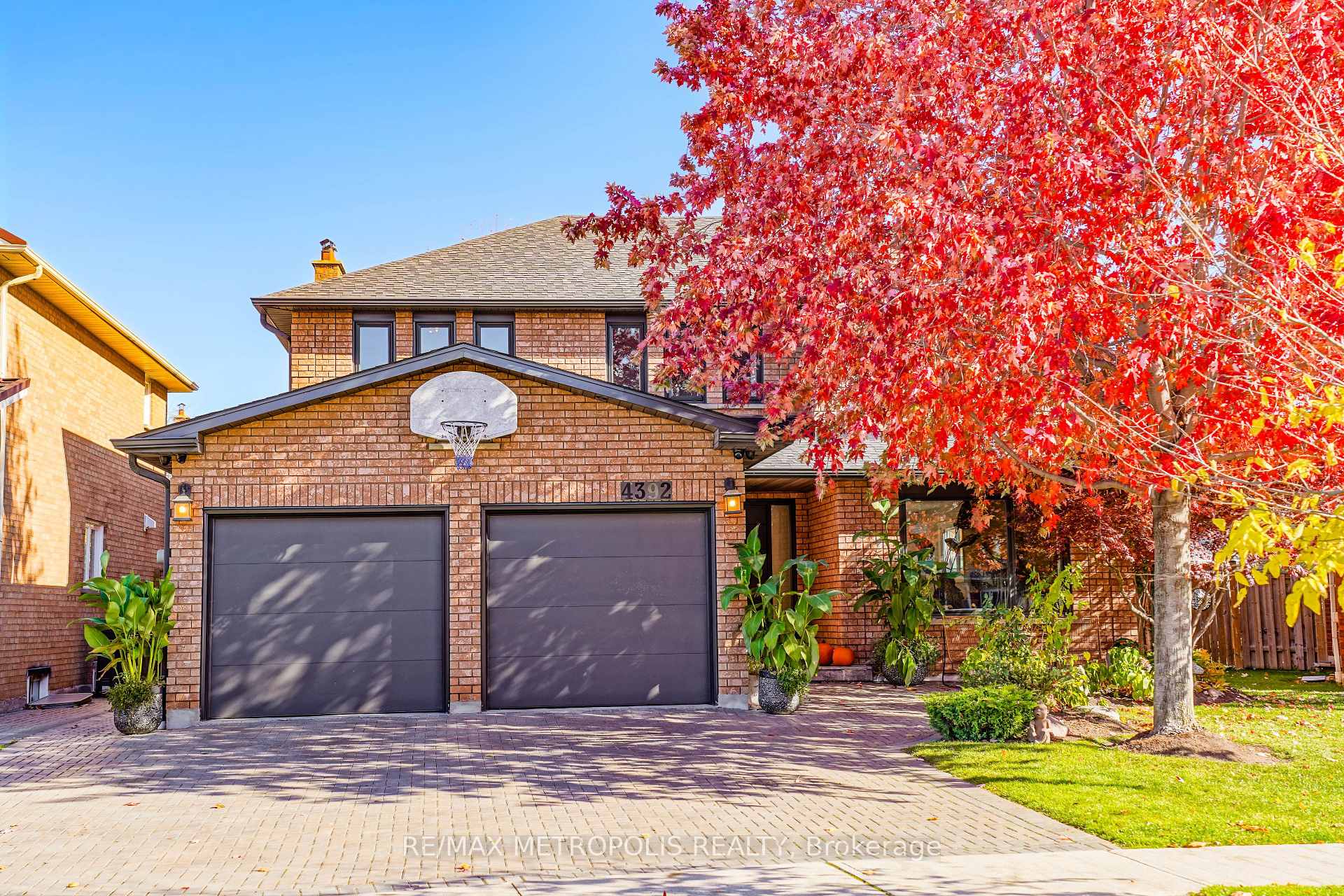 4392 Grassland Crescent, Mississauga, ON L5V 1E2, Mississauga, ON — photo 1 of 57