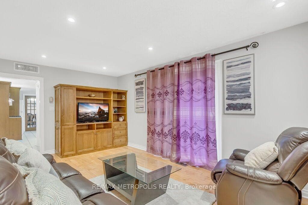 100 Warren Road, Kitchener, ON N2M 4T4, Kitchener, ON — photo 16 of 37