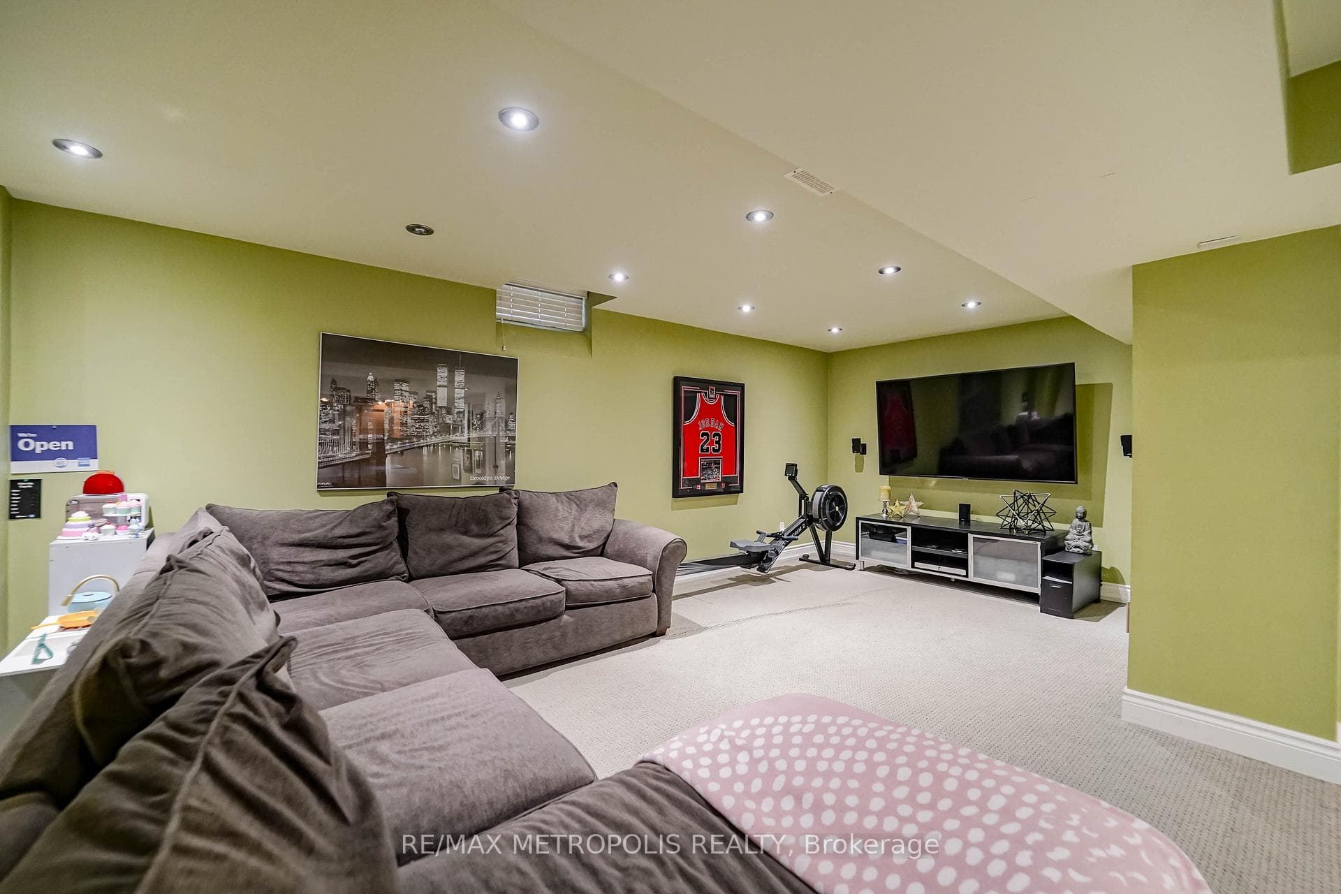4392 Grassland Crescent, Mississauga, ON L5V 1E2, Mississauga, ON — photo 40 of 57