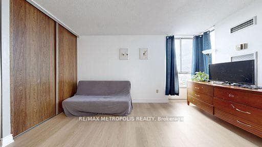 10 Martha Eaton Way 713, Toronto W04, ON M6M 5B3, Toronto W04, ON — photo 15 of 50