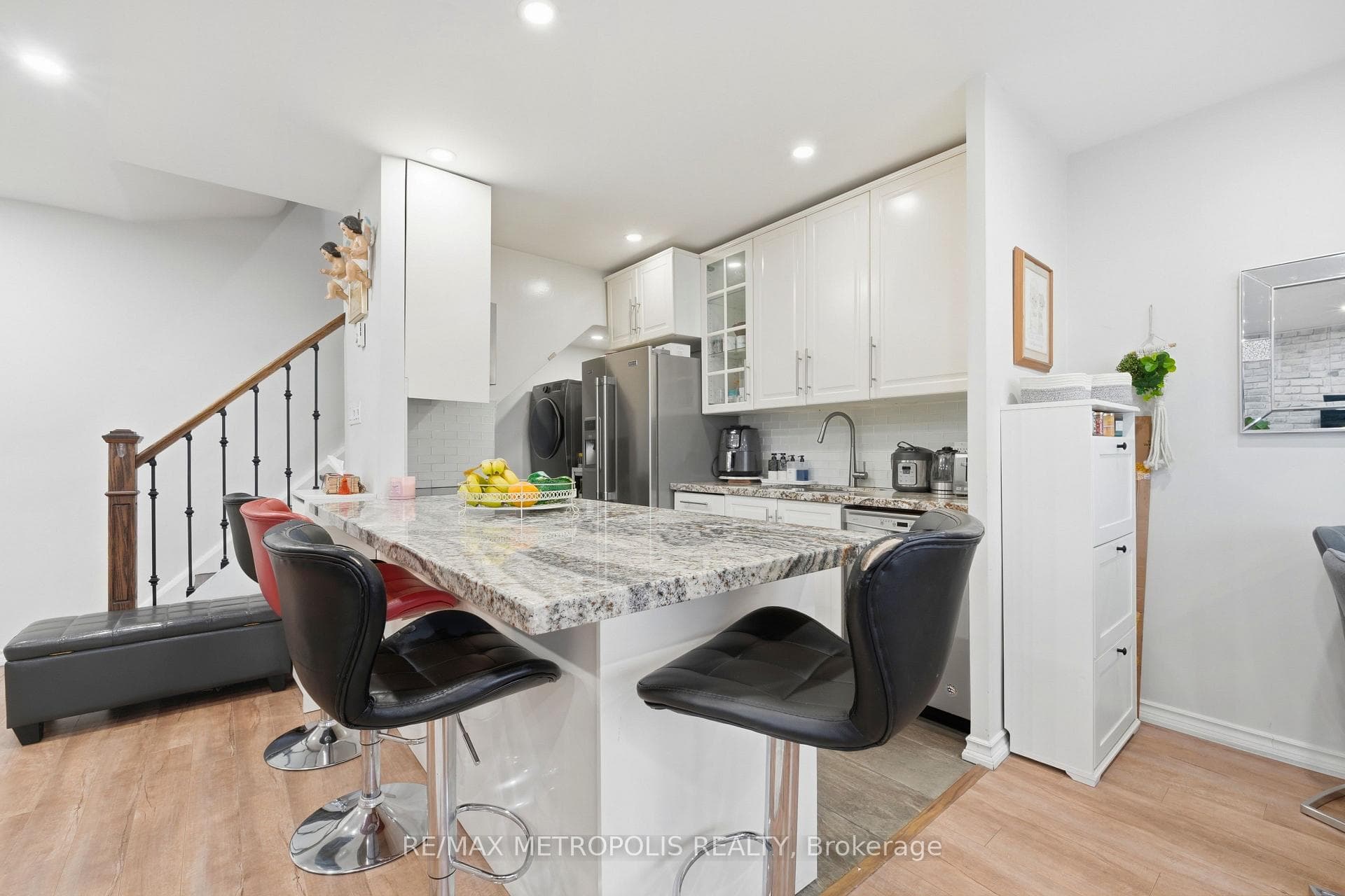 5877 Bathurst Street 205, Toronto, ON M2R 1Y7, Toronto C07, ON — photo 13 of 26