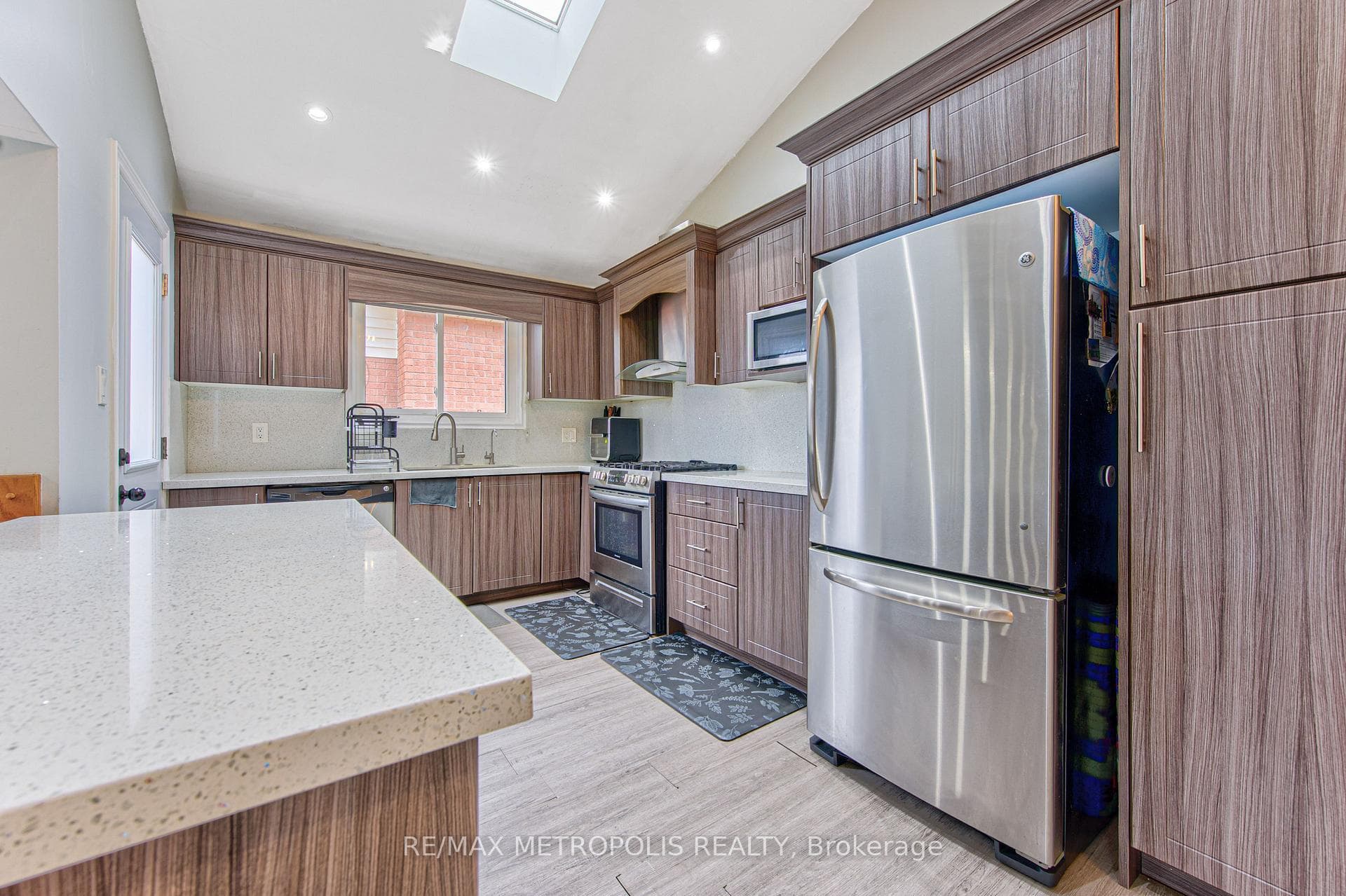 184 Stonyburn Crescent, Cambridge, ON N1R 7X8, Cambridge, ON — photo 14 of 50