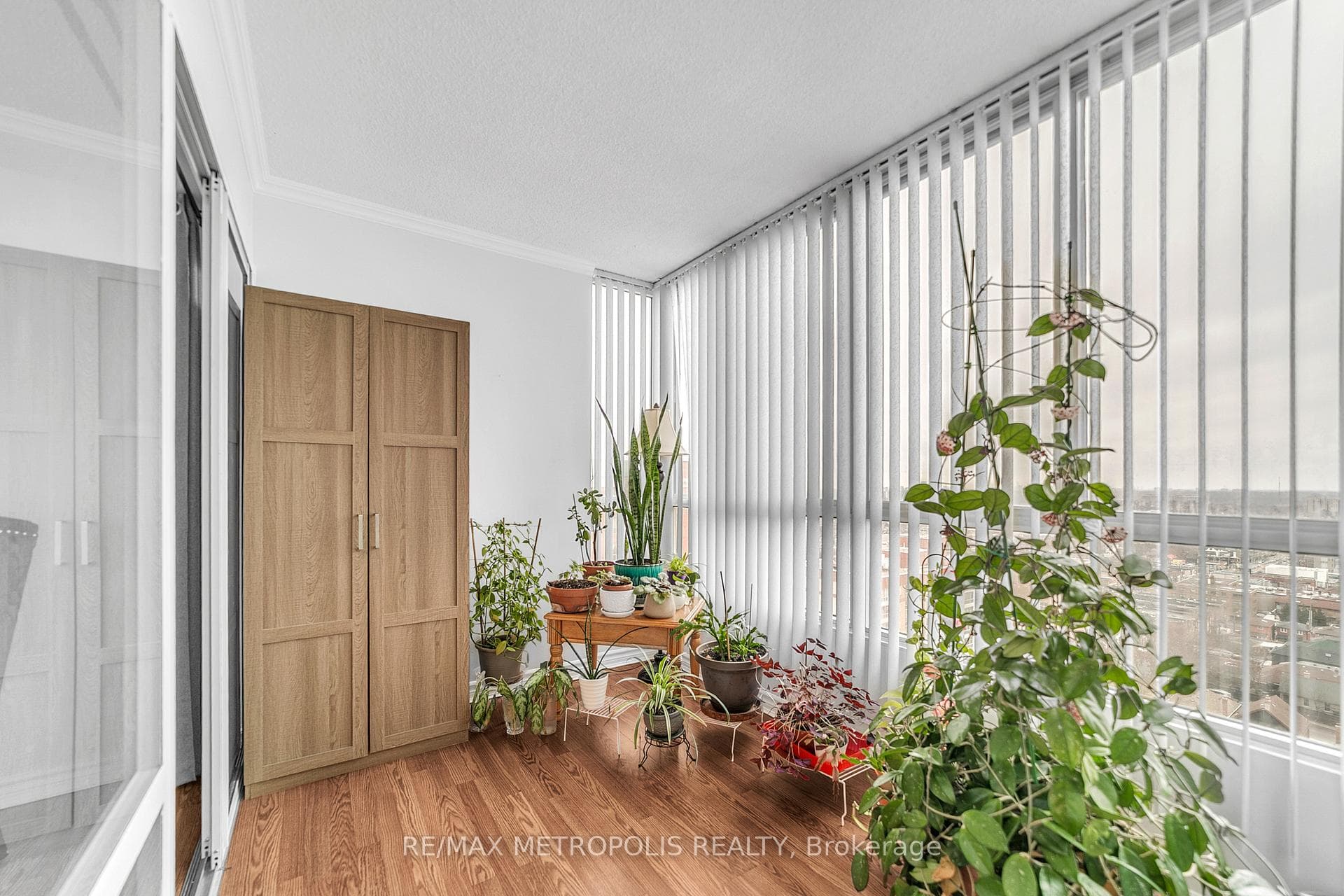 2470 Eglinton Avenue W 1604, Toronto W04, ON M6M 5E7, Toronto W04, ON — photo 13 of 26