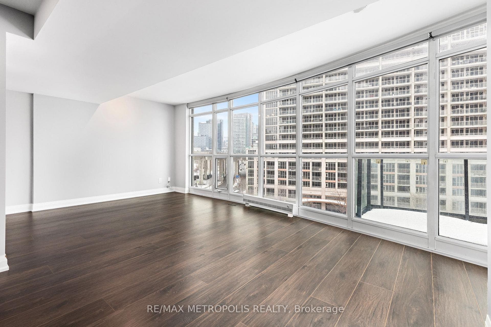 209 Fort York Boulevard 678, Toronto, ON M5V 4A1, Toronto C01, ON — photo 19 of 56