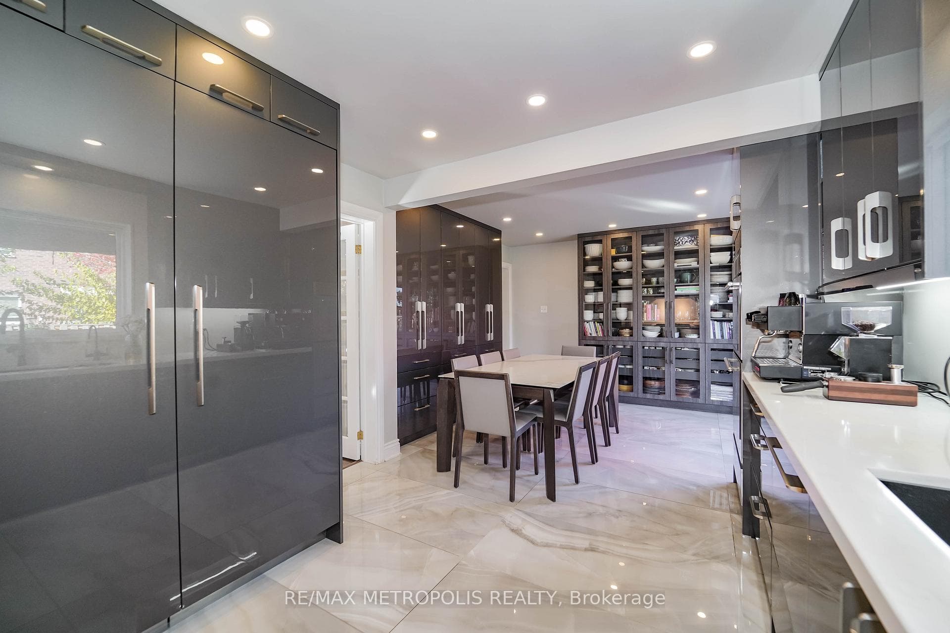 4392 Grassland Crescent, Mississauga, ON L5V 1E2, Mississauga, ON — photo 14 of 57