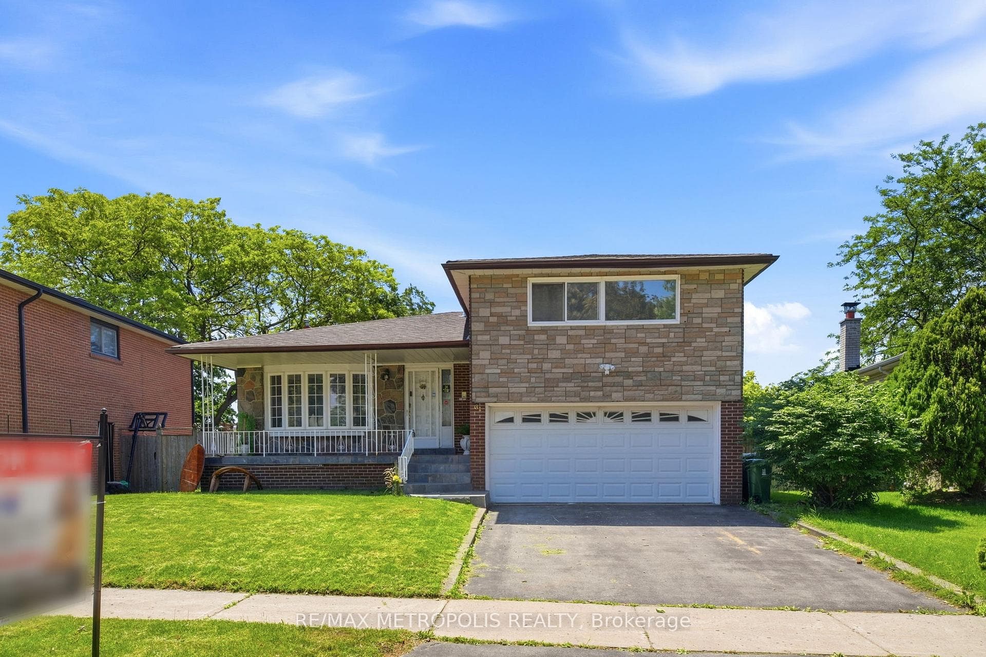 31 Langevin Crescent, Toronto E10, ON M1C 2B8, Toronto E10, ON — photo 1 of 42