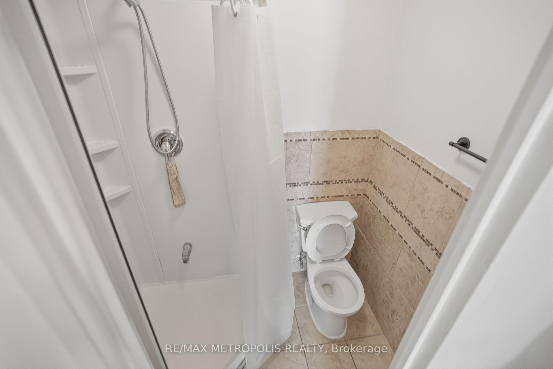 100 Mornelle Court 2026, Toronto, ON M1E 4X2, Toronto E09, ON — photo 10 of 21