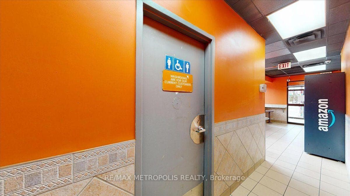 558 BLOOR ST Street, Toronto, ON M6G 1K1, Toronto C02, ON — photo 18 of 50