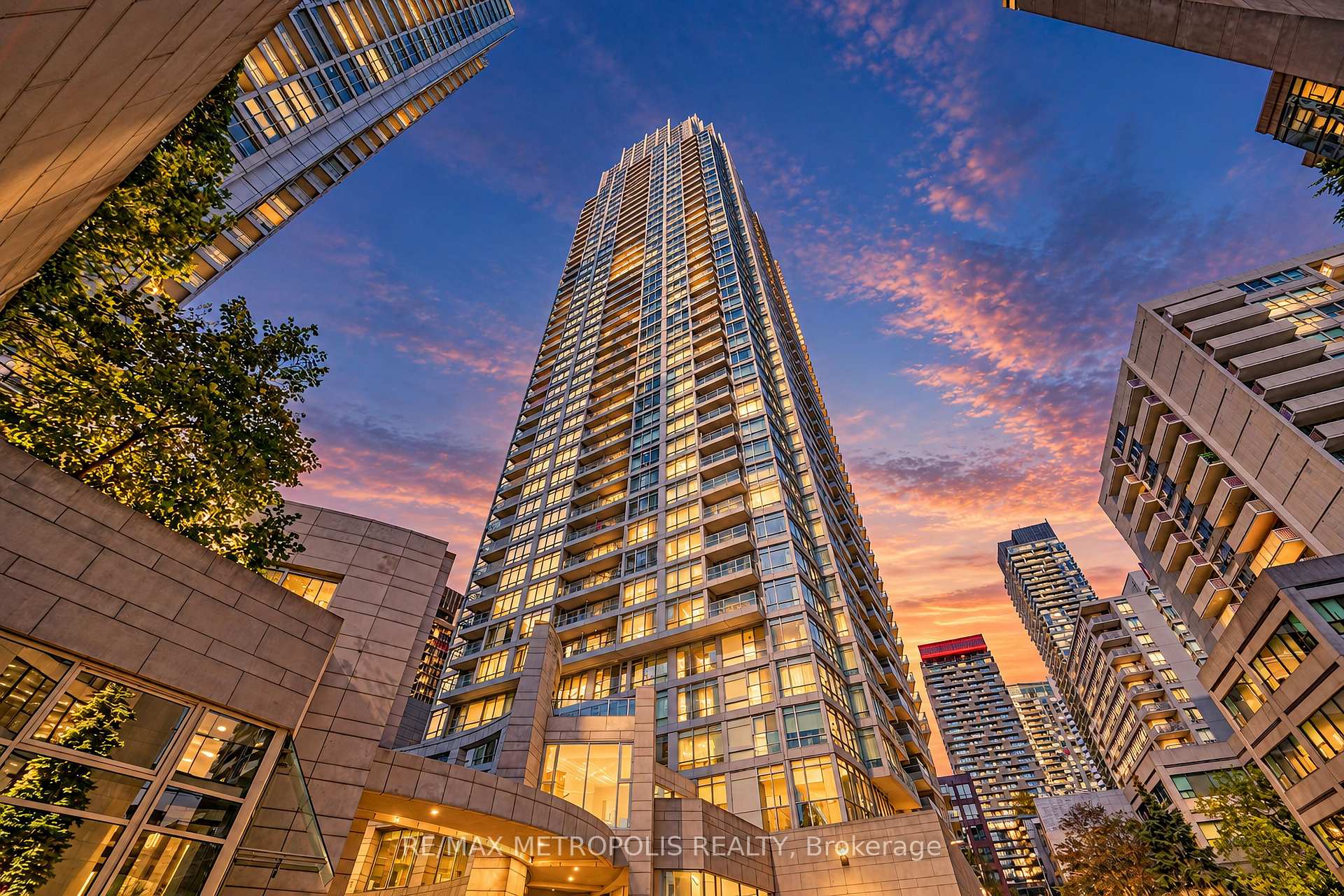 2191 Yonge Street 3709, Toronto, ON M4S 3H8, Toronto C10, ON — photo 1 of 36