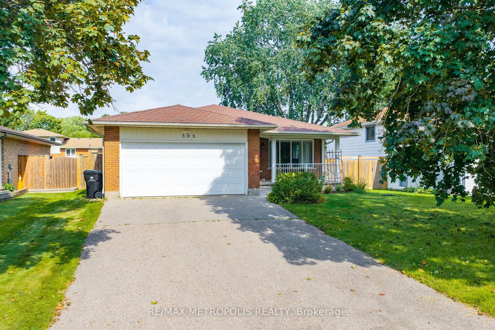598 Black Oak Crescent, Waterloo, ON N2V 1A5, Waterloo, ON — photo 1 of 53