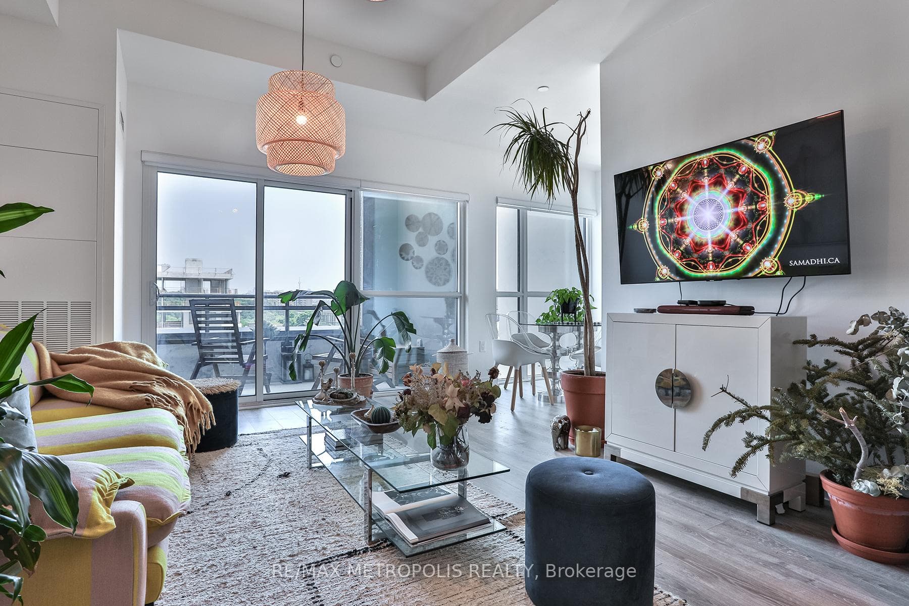 25 Neighbourhood Lane 703, Toronto W07, ON M8Y 0C4, Toronto W07, ON — photo 1 of 19