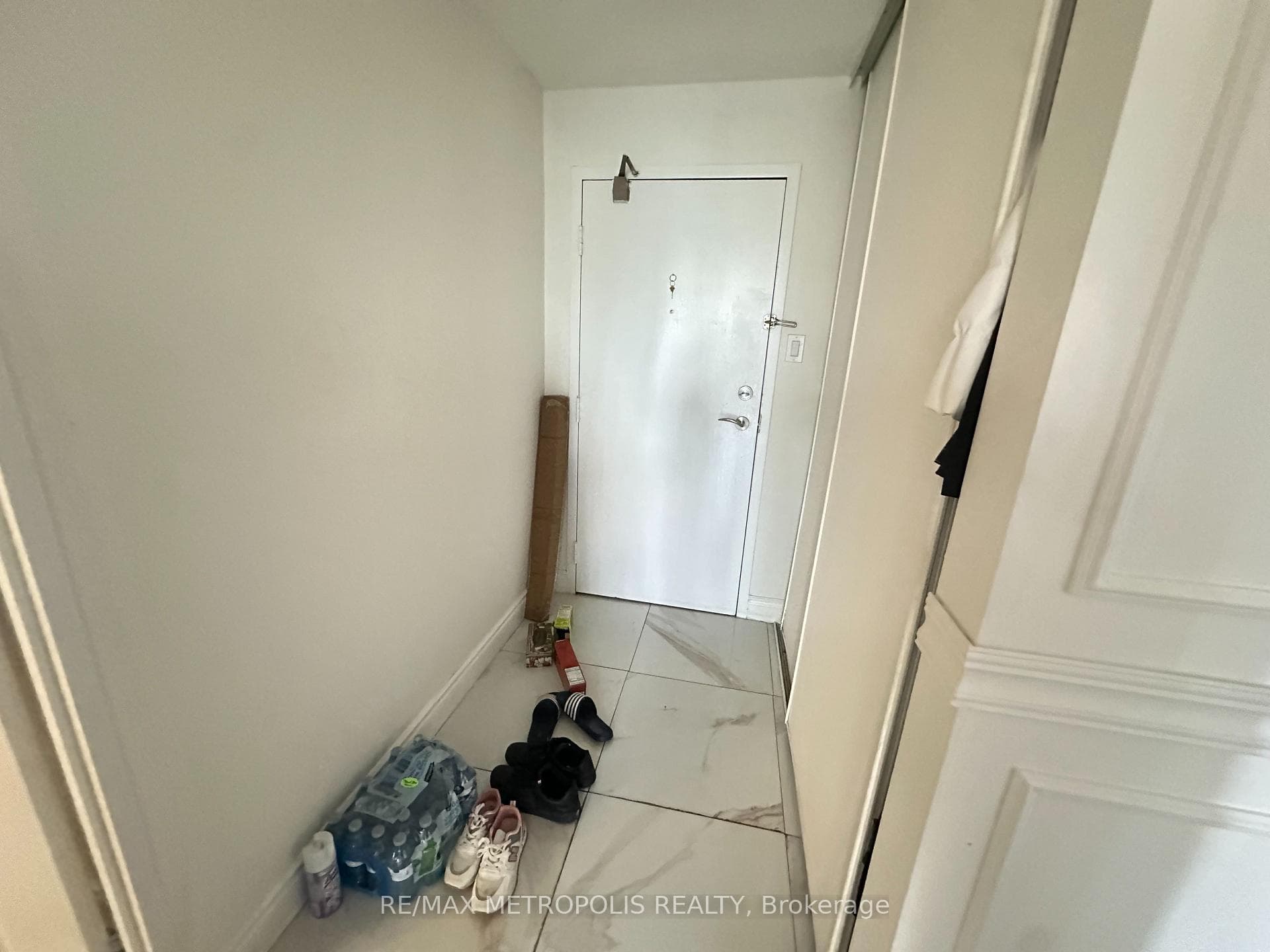 350 Rathburn Road W 307, Mississauga, ON L5B 3Y2, Mississauga, ON — photo 2 of 12