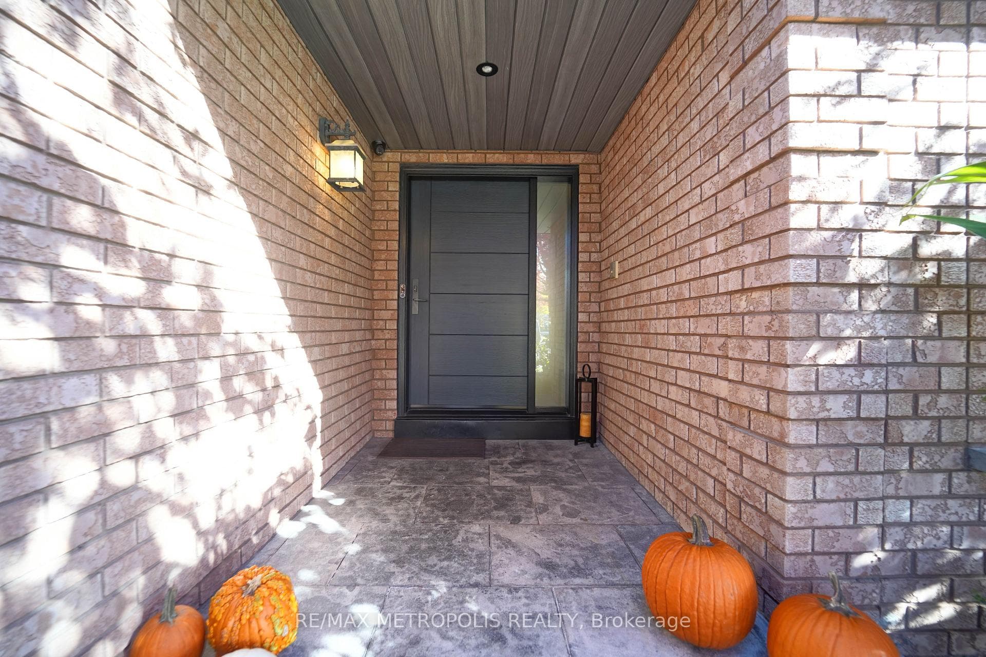 4392 Grassland Crescent, Mississauga, ON L5V 1E2, Mississauga, ON — photo 2 of 57