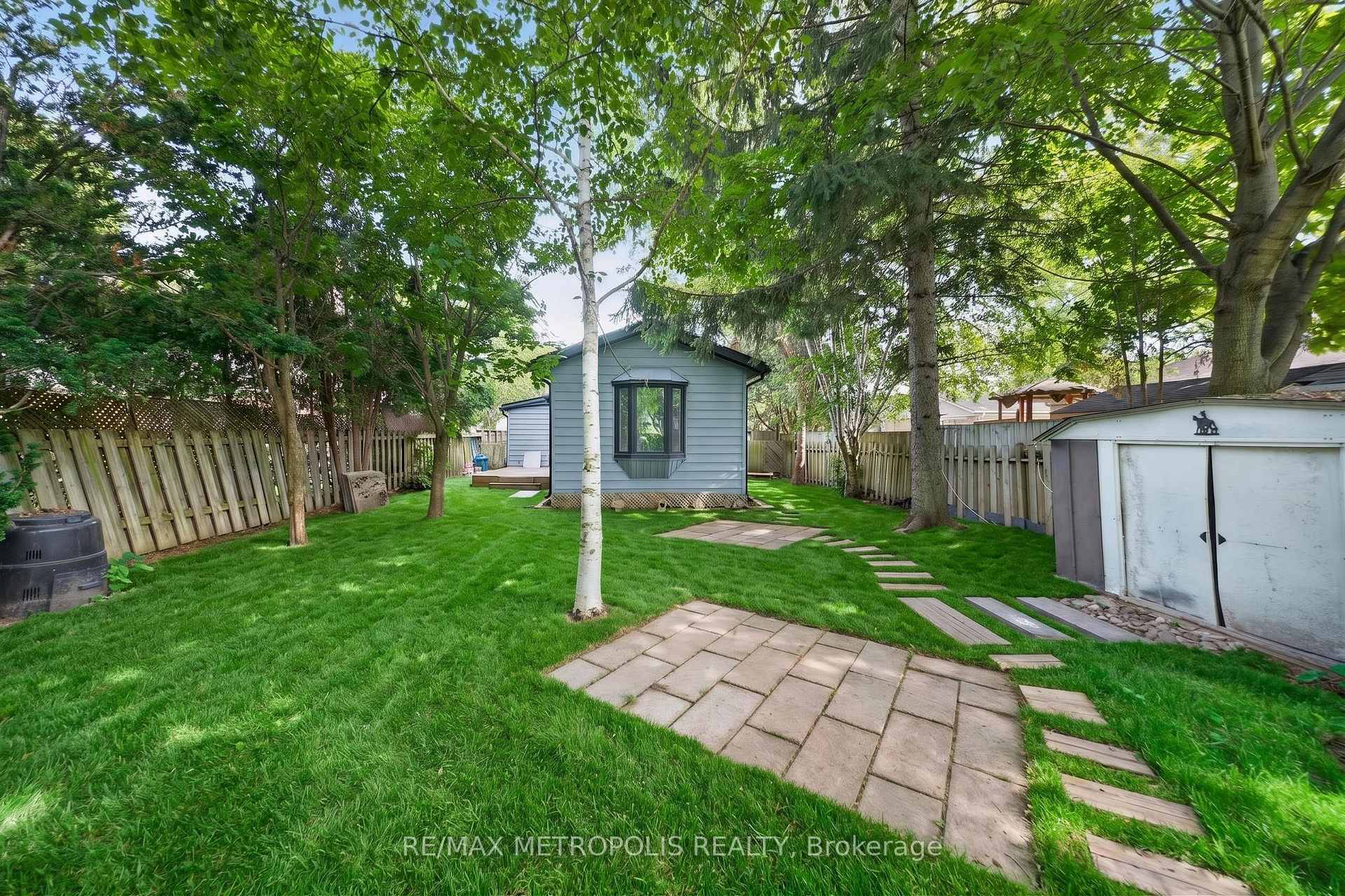 208 Palmerston Avenue, Whitby, ON L1N 3E7, Whitby, ON — photo 18 of 18