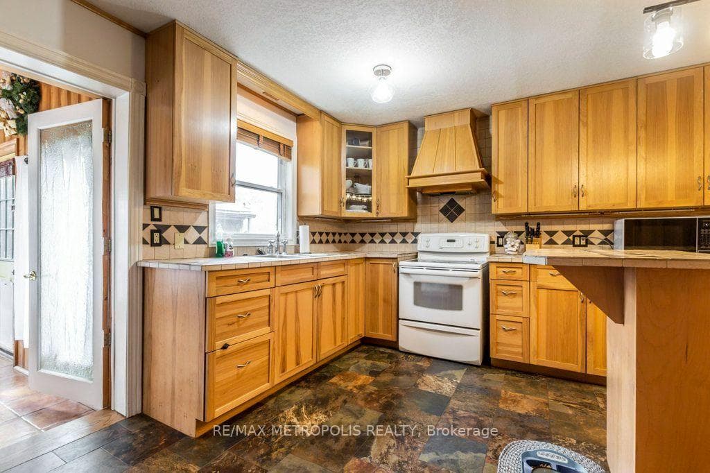 269 Burnett Avenue, Cambridge, ON N1T 1E8, Cambridge, ON — photo 13 of 51