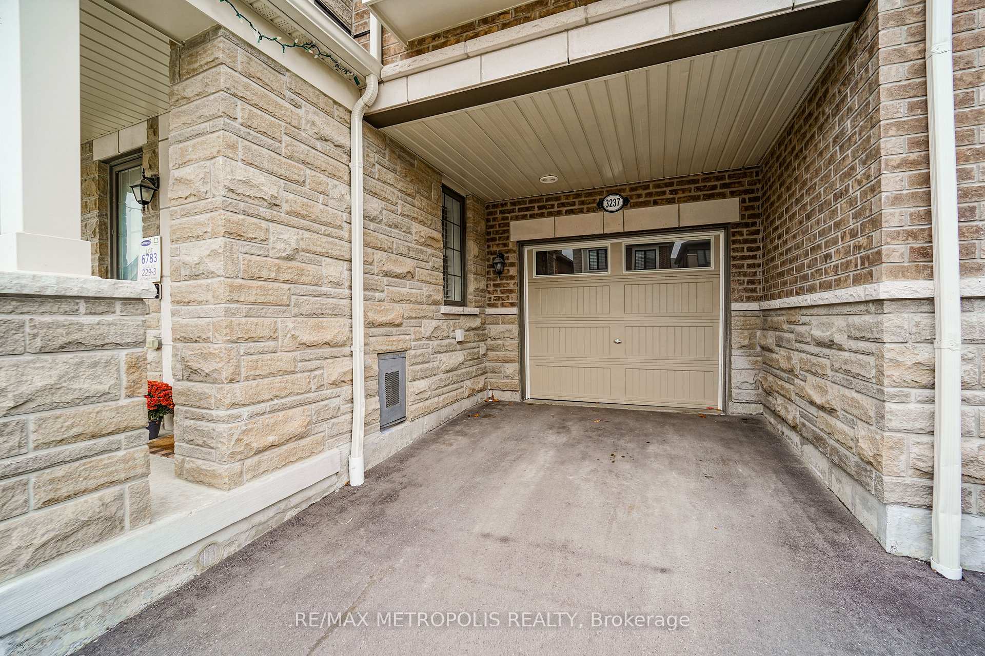 3237 Turnstone Boulevard, Pickering, ON L1X 0N3, Pickering, ON — photo 9 of 45