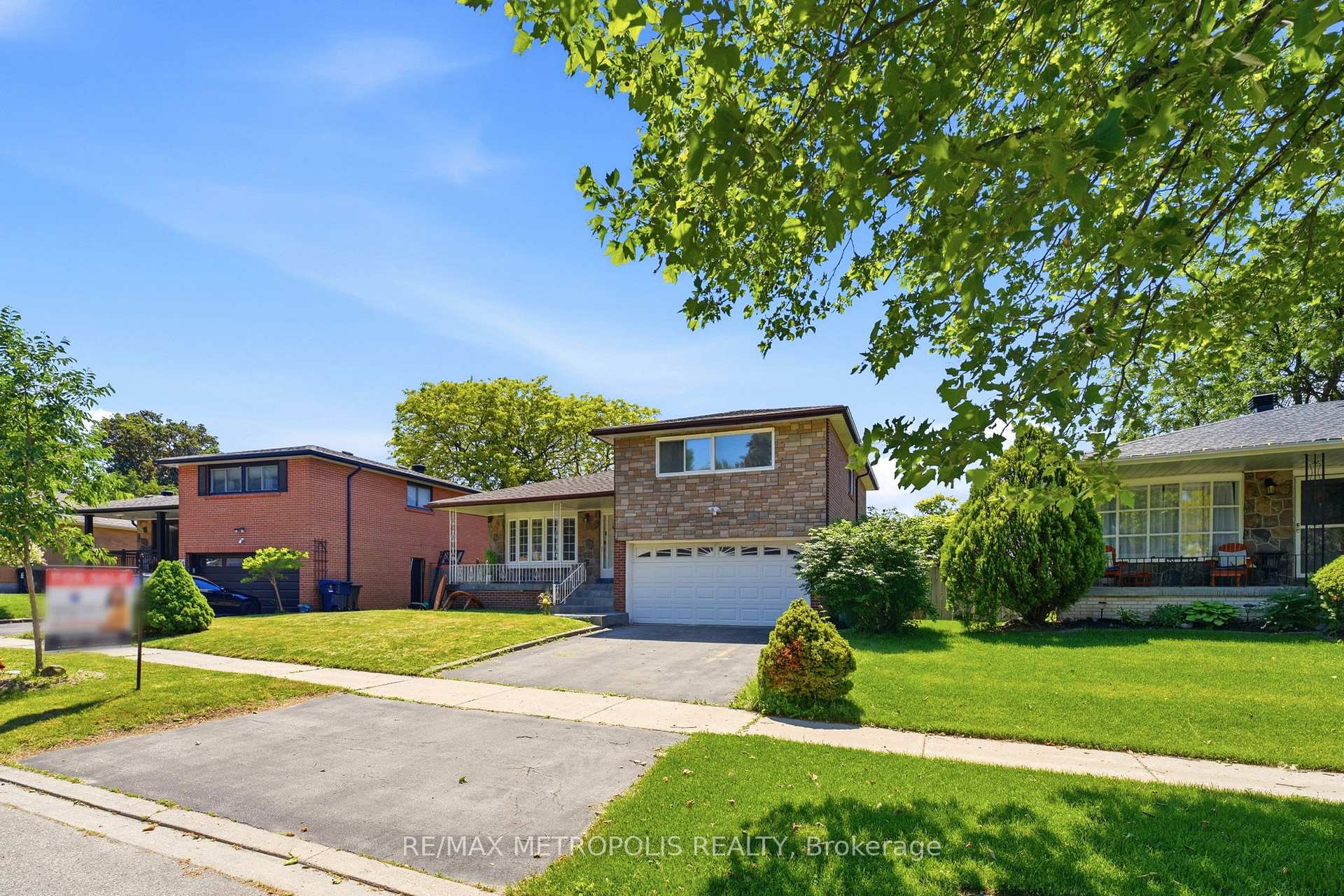 31 Langevin Crescent, Toronto E10, ON M1C 2B8, Toronto E10, ON — photo 3 of 42