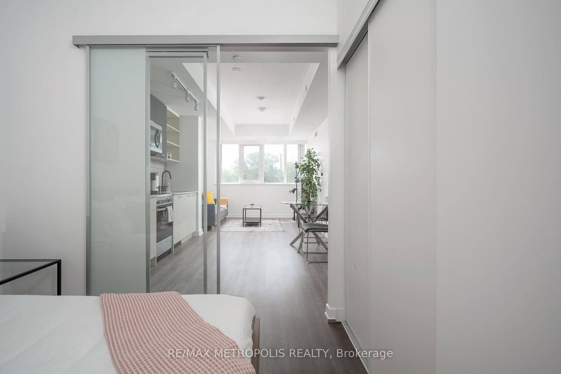 2300 St Clair Avenue W 307, Toronto, ON M6N 0B3, Toronto W02, ON — photo 13 of 41