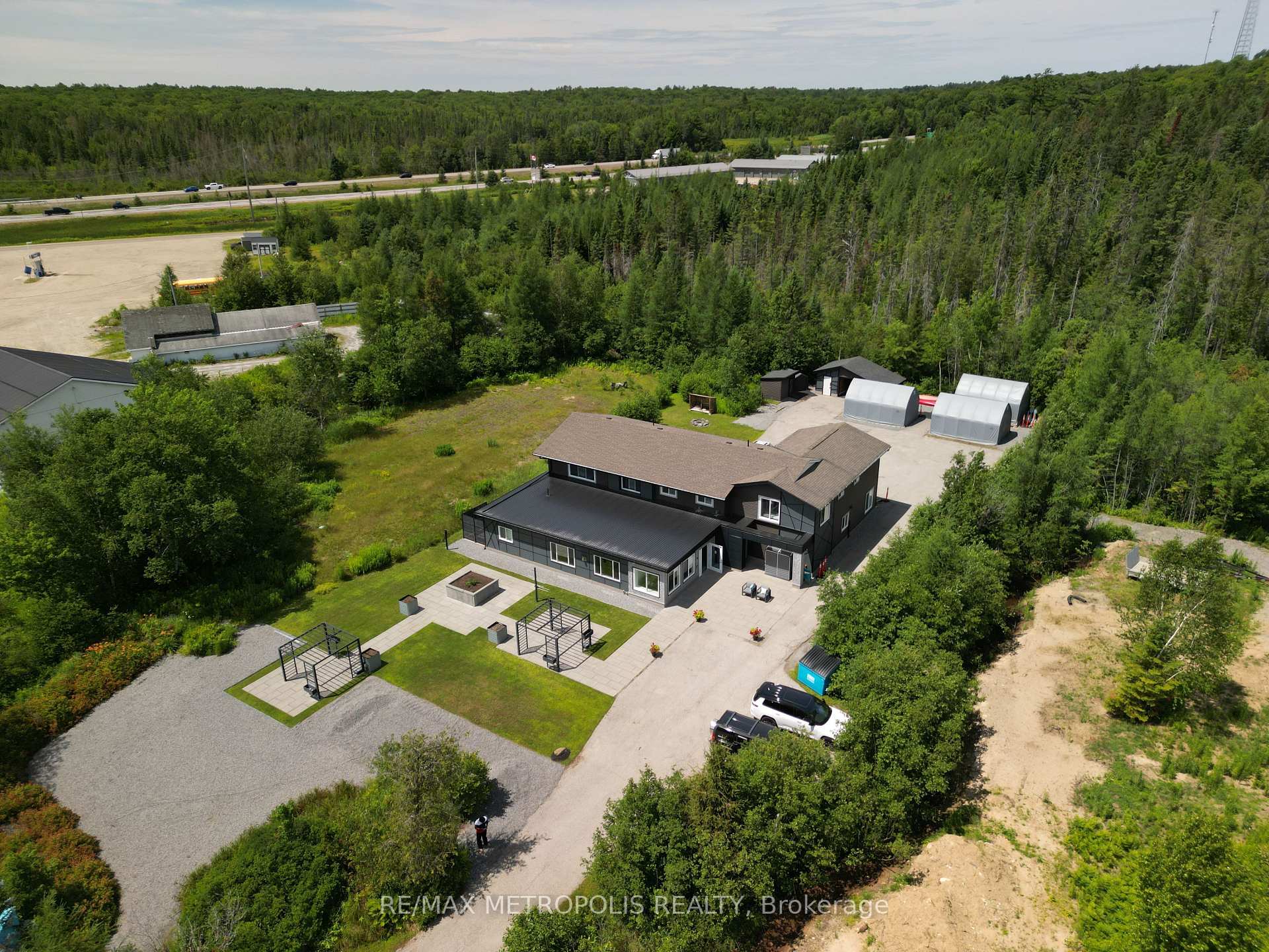 62 South Mary Lake Road S, Huntsville, ON P0B 1L0, Huntsville, ON — photo 1 of 47
