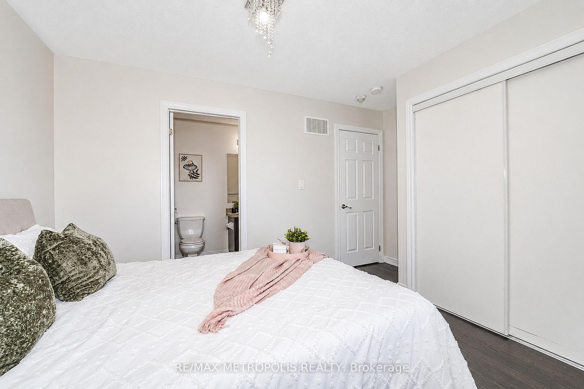 3767B St Claire Avenue E, Toronto, ON M1M 0C8, Toronto E08, ON — photo 31 of 38