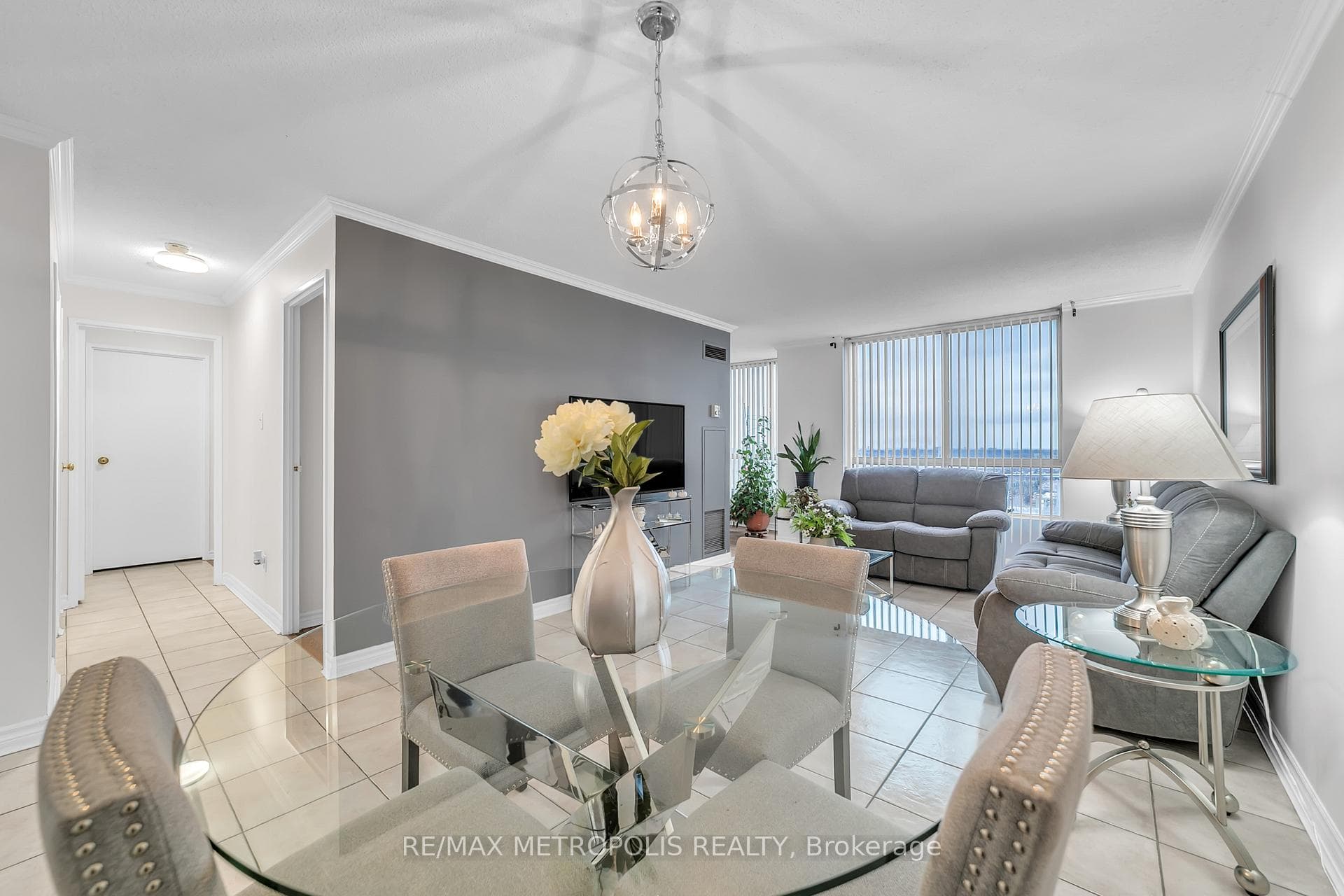 2470 Eglinton Avenue W 1604, Toronto W04, ON M6M 5E7, Toronto W04, ON — photo 9 of 26