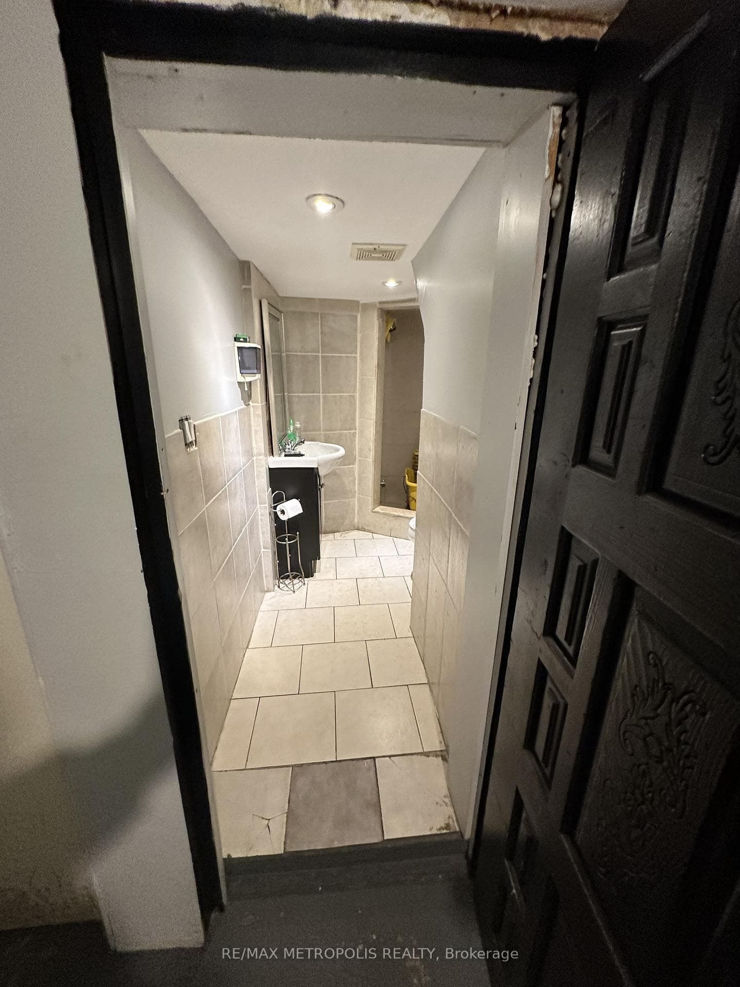 854 BATHURST Street, Toronto, ON M5R 3G3, Toronto C02, ON — photo 19 of 49