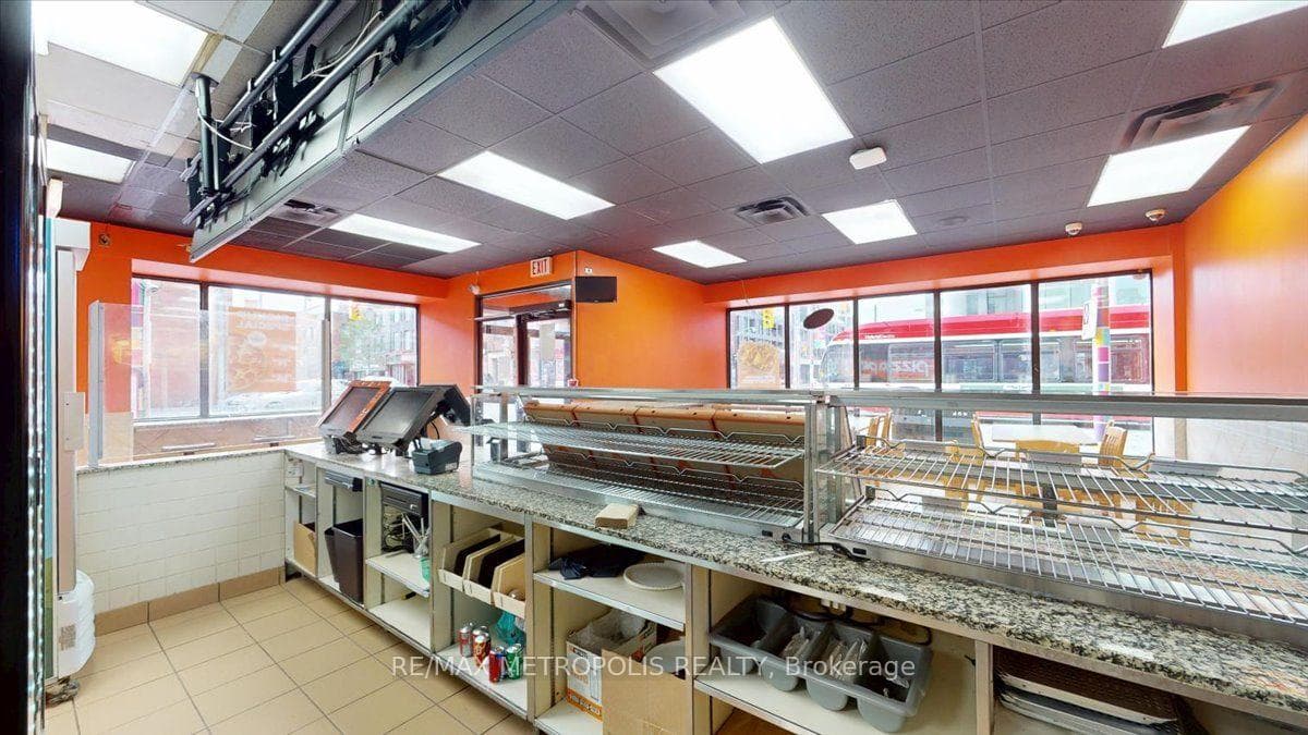 558 BLOOR ST Street, Toronto, ON M6G 1K1, Toronto C02, ON — photo 24 of 50