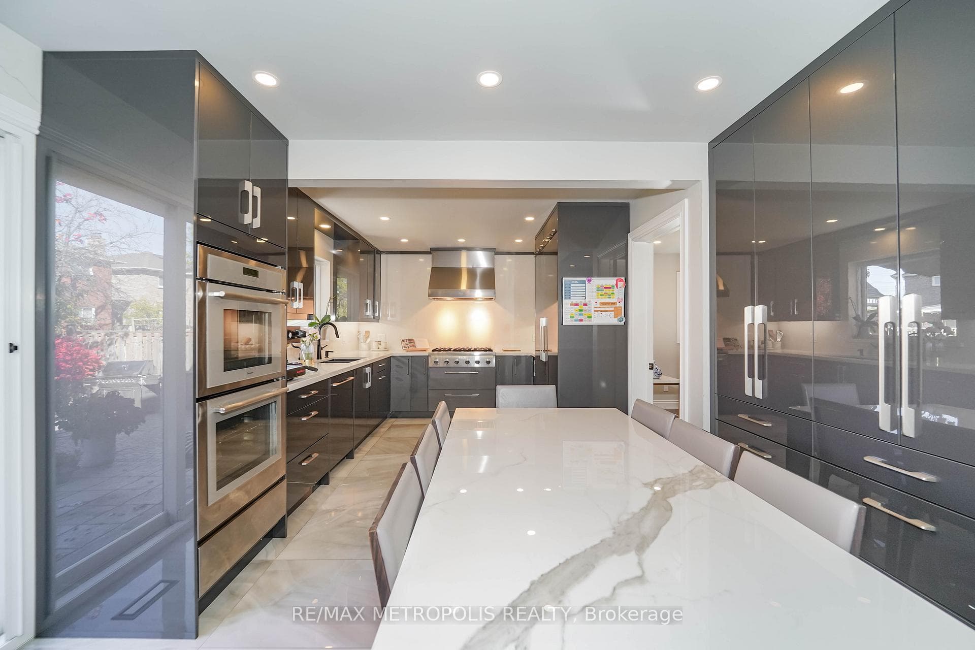 4392 Grassland Crescent, Mississauga, ON L5V 1E2, Mississauga, ON — photo 12 of 57