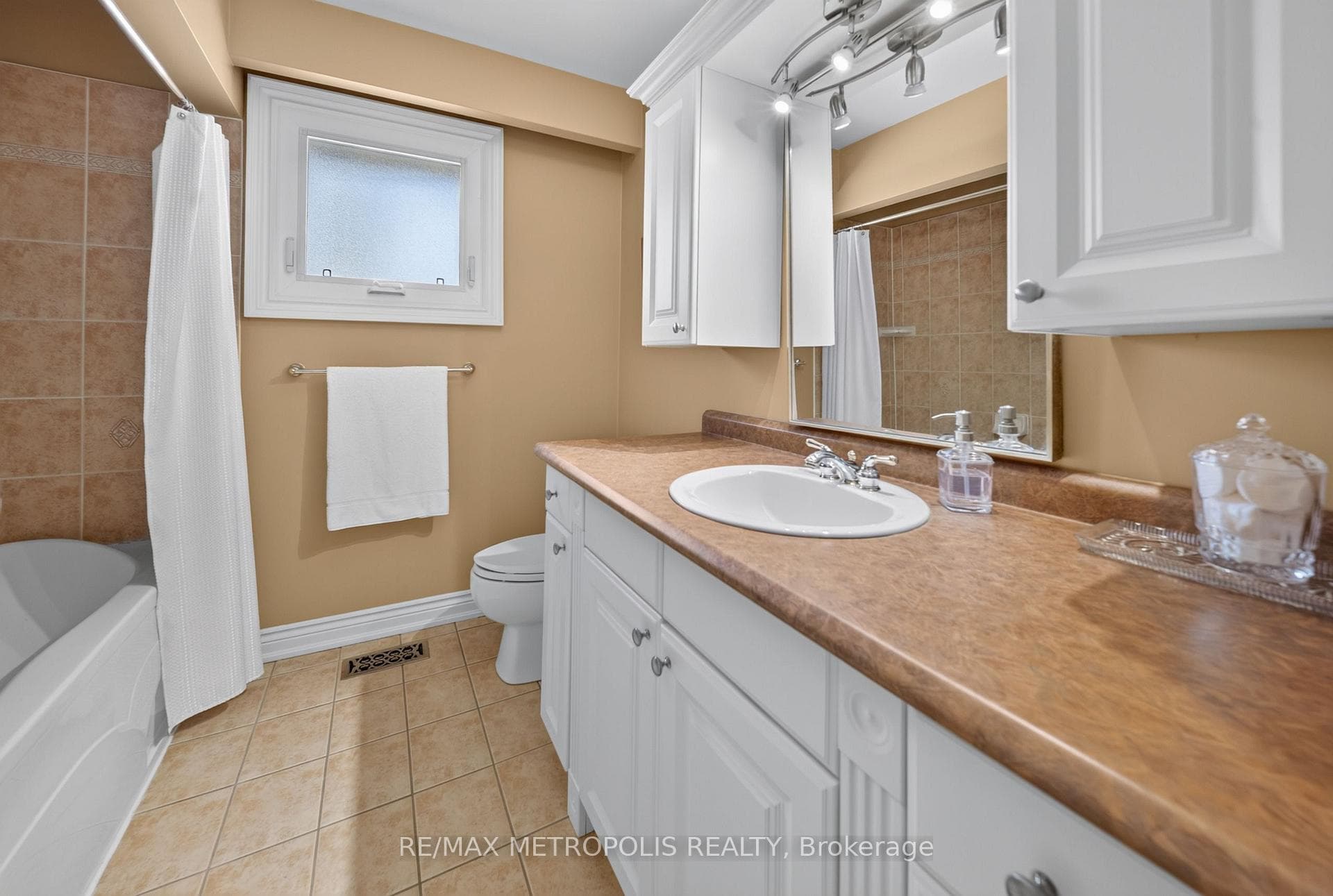 6370 Hillsdale Drive, Whitchurch-Stouffville, ON L4A 3B8, Whitchurch-Stouffville, ON — photo 25 of 38