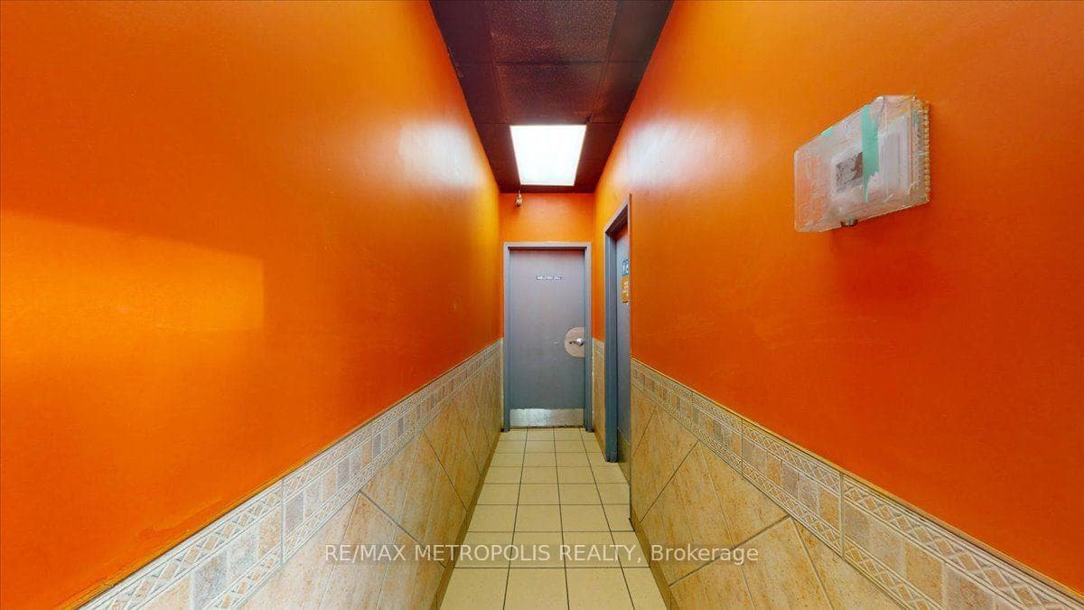 558 BLOOR ST Street, Toronto, ON M6G 1K1, Toronto C02, ON — photo 17 of 50