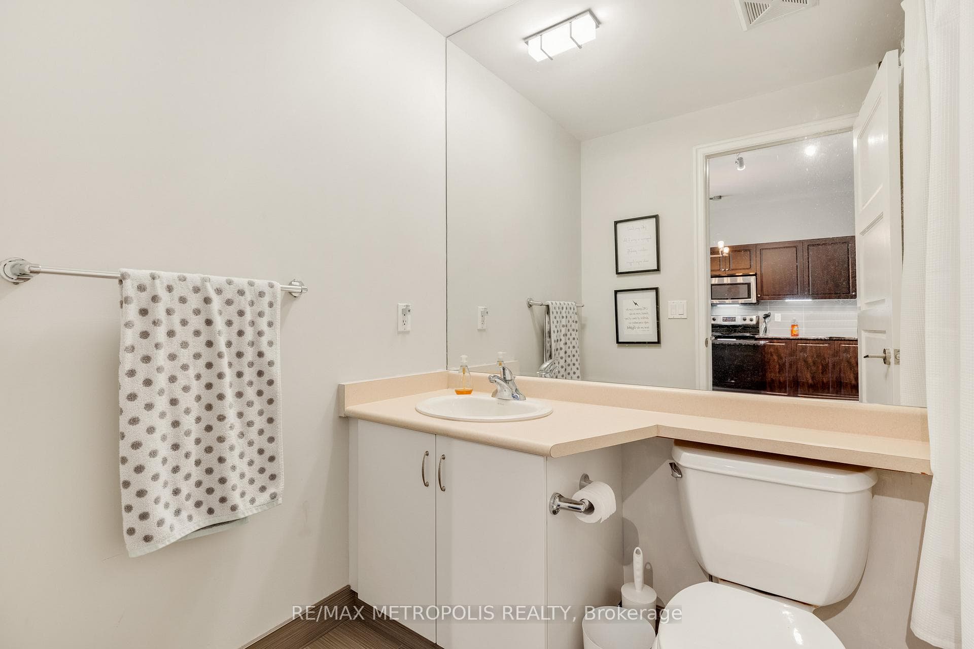 215 Fort York Boulevard 208, Toronto C01, ON M5V 4A2, Toronto C01, ON — photo 21 of 25