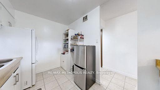 10 Martha Eaton Way 713, Toronto W04, ON M6M 5B3, Toronto W04, ON — photo 13 of 50