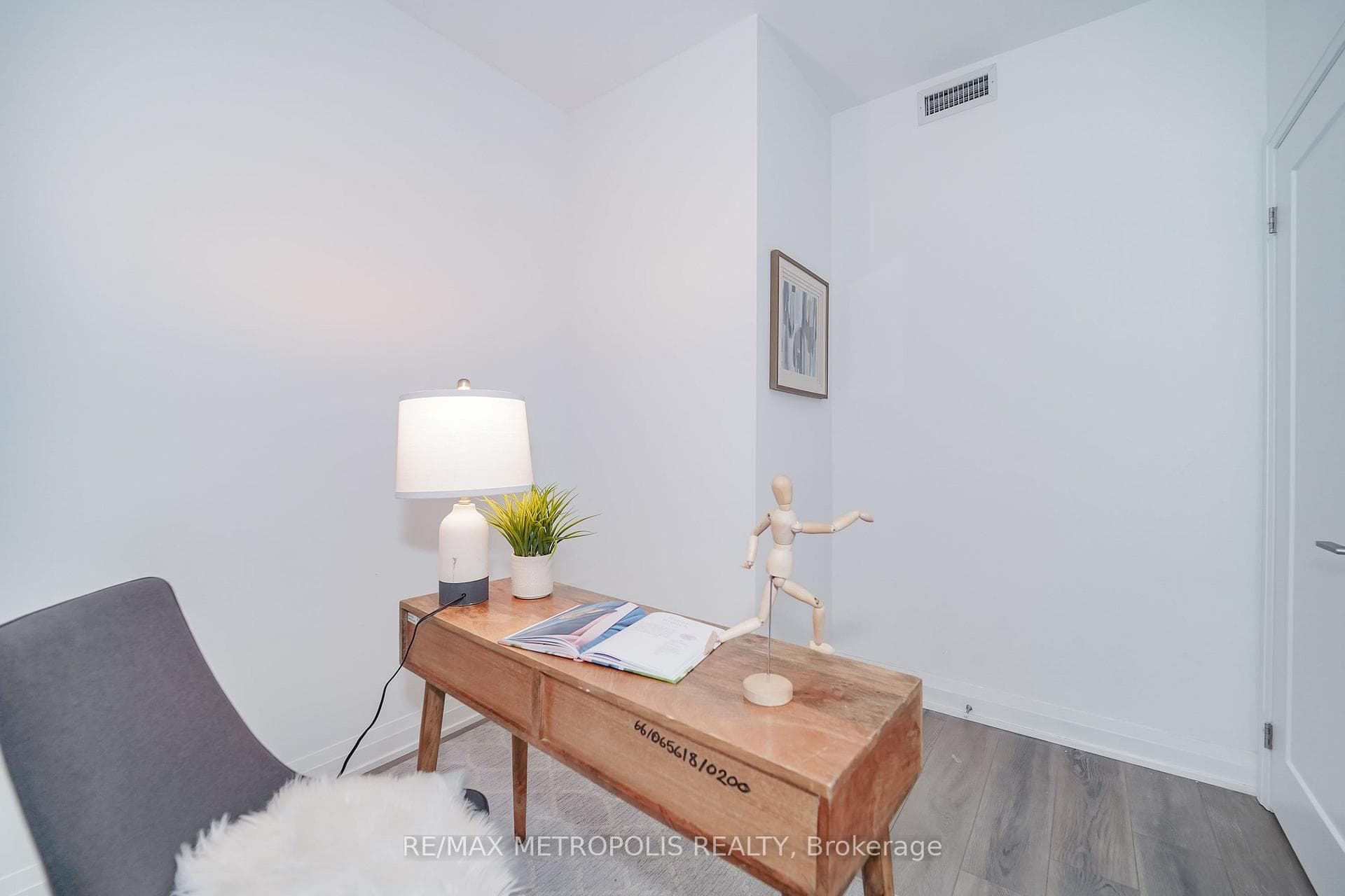 286 Main Street 421, Toronto, ON M4C 0B3, Toronto E02, ON — photo 17 of 40