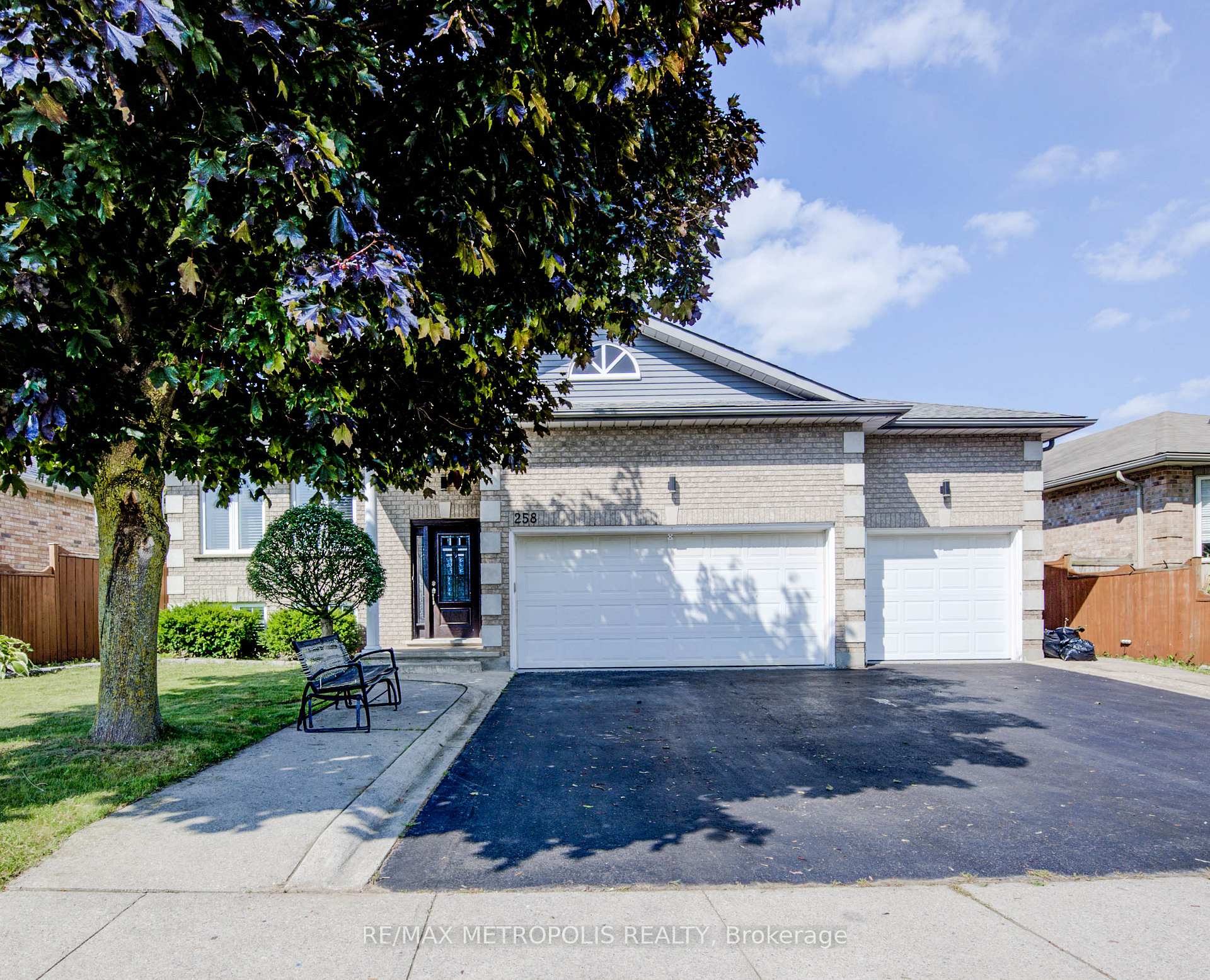 258 Saginaw Parkway, Cambridge, ON N1T 1R7, Cambridge, ON — photo 1 of 38