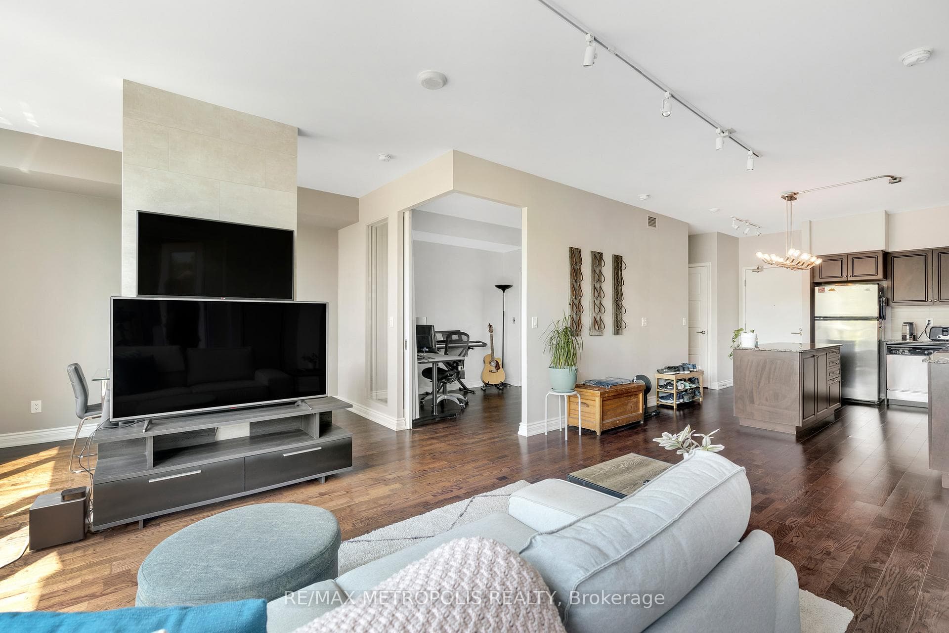 215 Fort York Boulevard 208, Toronto C01, ON M5V 4A2, Toronto C01, ON — photo 8 of 25