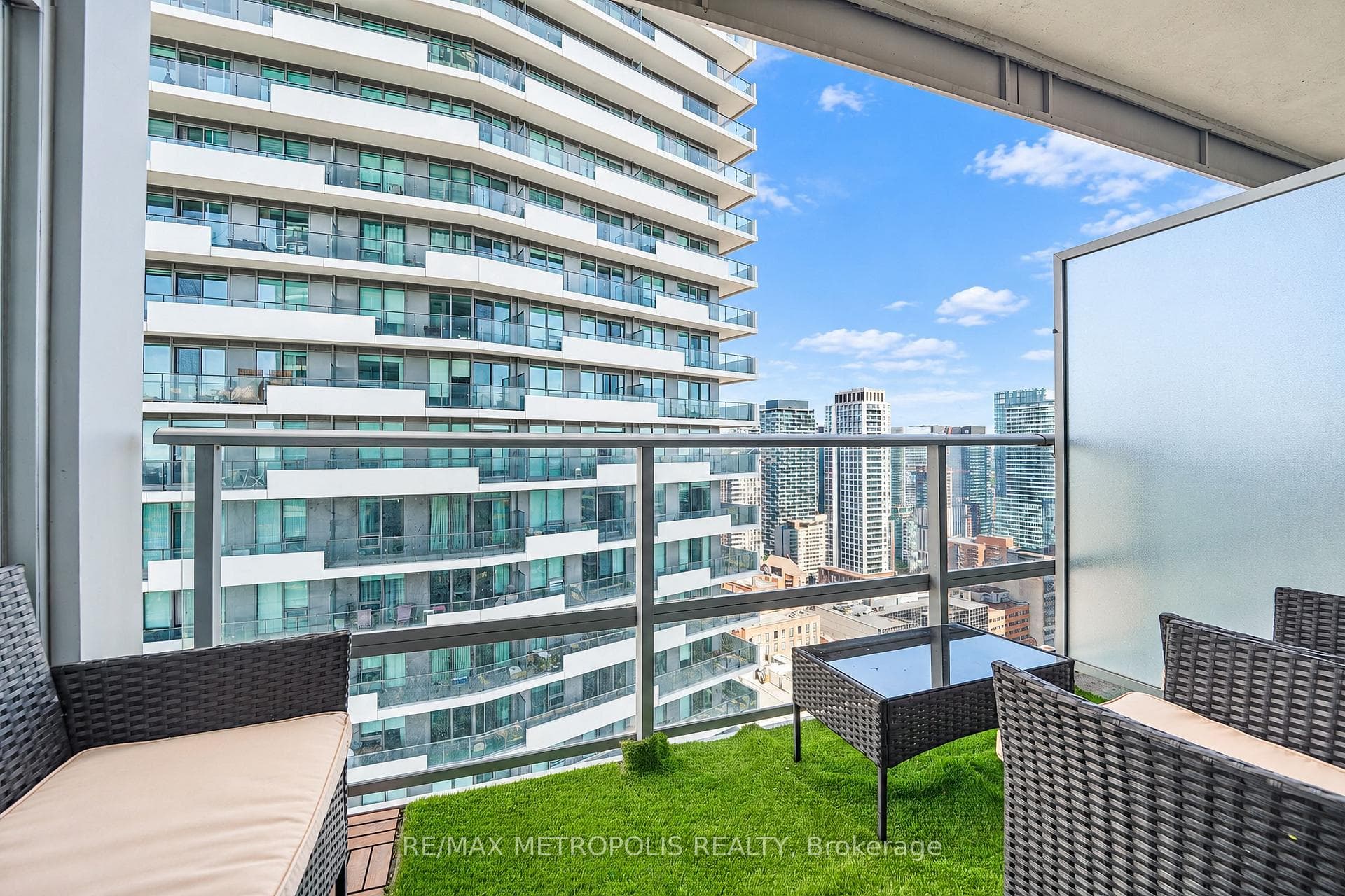 2191 Yonge Street 3709, Toronto, ON M4S 3H8, Toronto C10, ON — photo 32 of 36