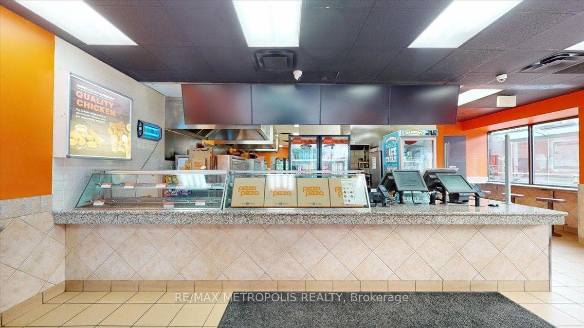 558 BLOOR ST Street, Toronto, ON M6G 1K1, Toronto C02, ON — photo 16 of 50