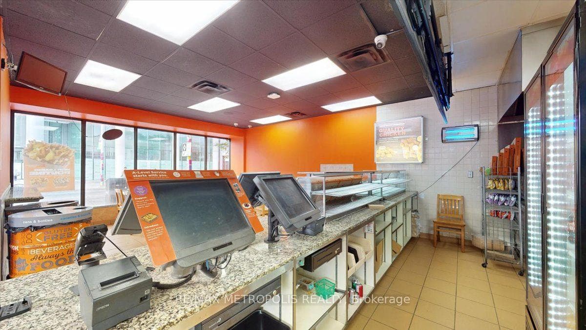 558 BLOOR ST Street, Toronto, ON M6G 1K1, Toronto C02, ON — photo 19 of 50