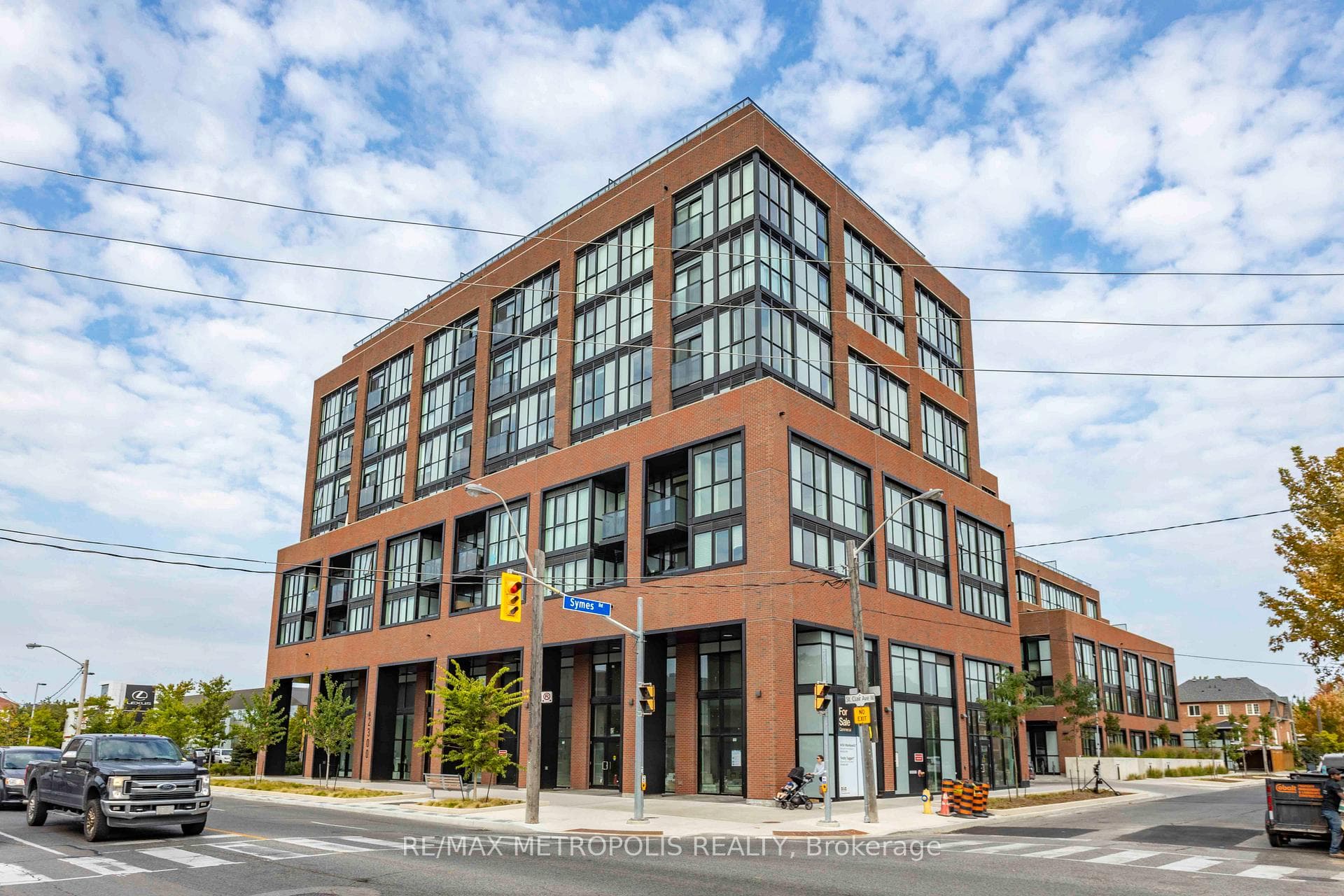 2300 St Clair Avenue W 307, Toronto, ON M6N 0B3, Toronto W02, ON — photo 1 of 41