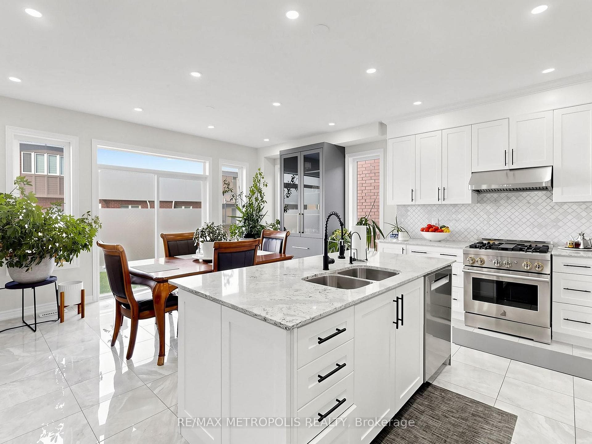 17 Neilly Terrace N, Bradford West Gwillimbury, ON L3Z 4L1, Bradford West Gwillimbury, ON — photo 17 of 51