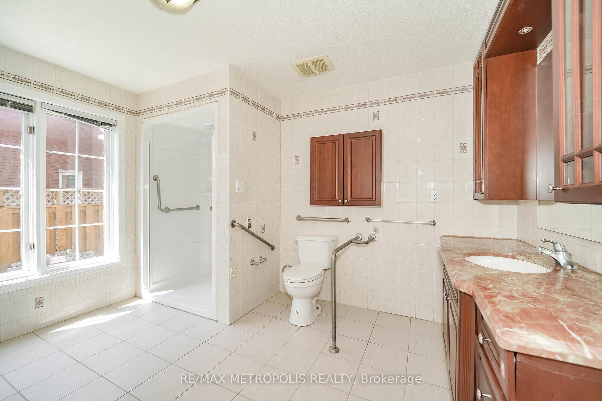 2 Schooner Court, Markham, ON L6C 1R2, Markham, ON — photo 4 of 50