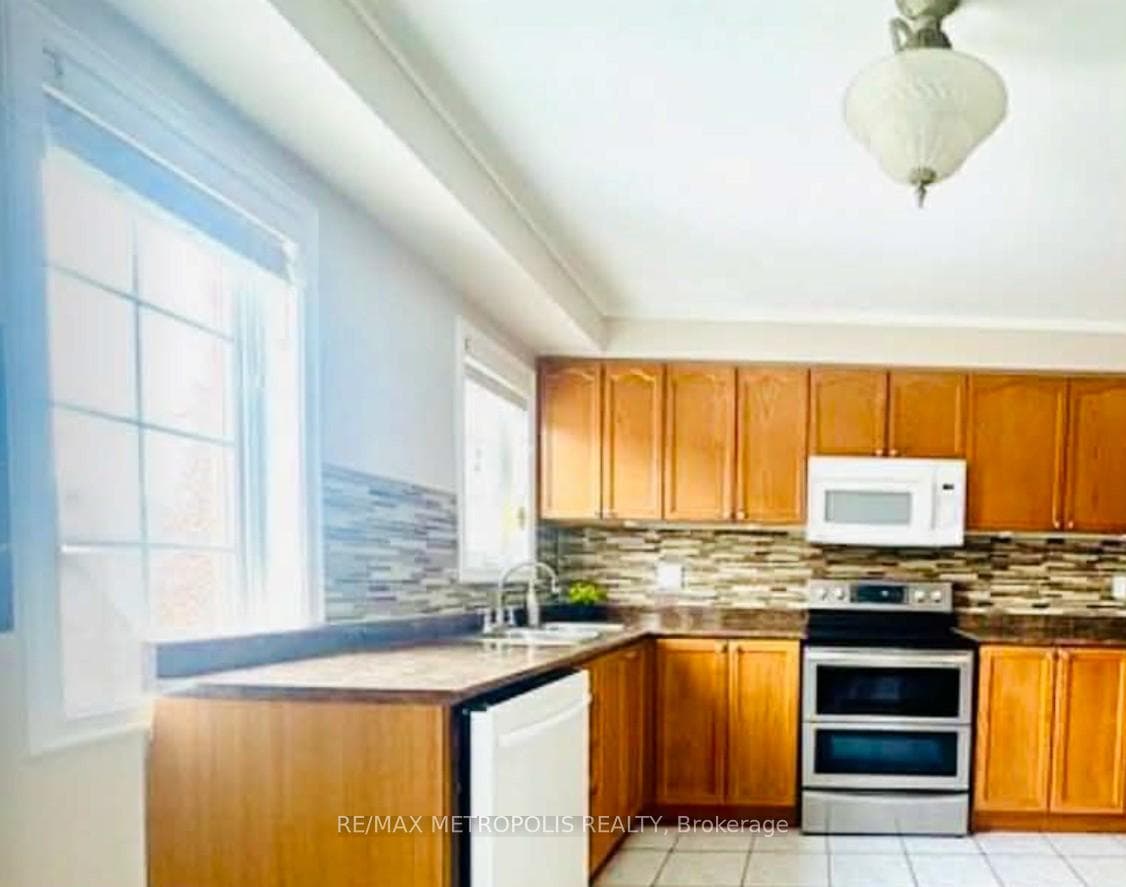 1100 Begley Street 32, Pickering, ON L1W 4B3, Pickering, ON — photo 15 of 17